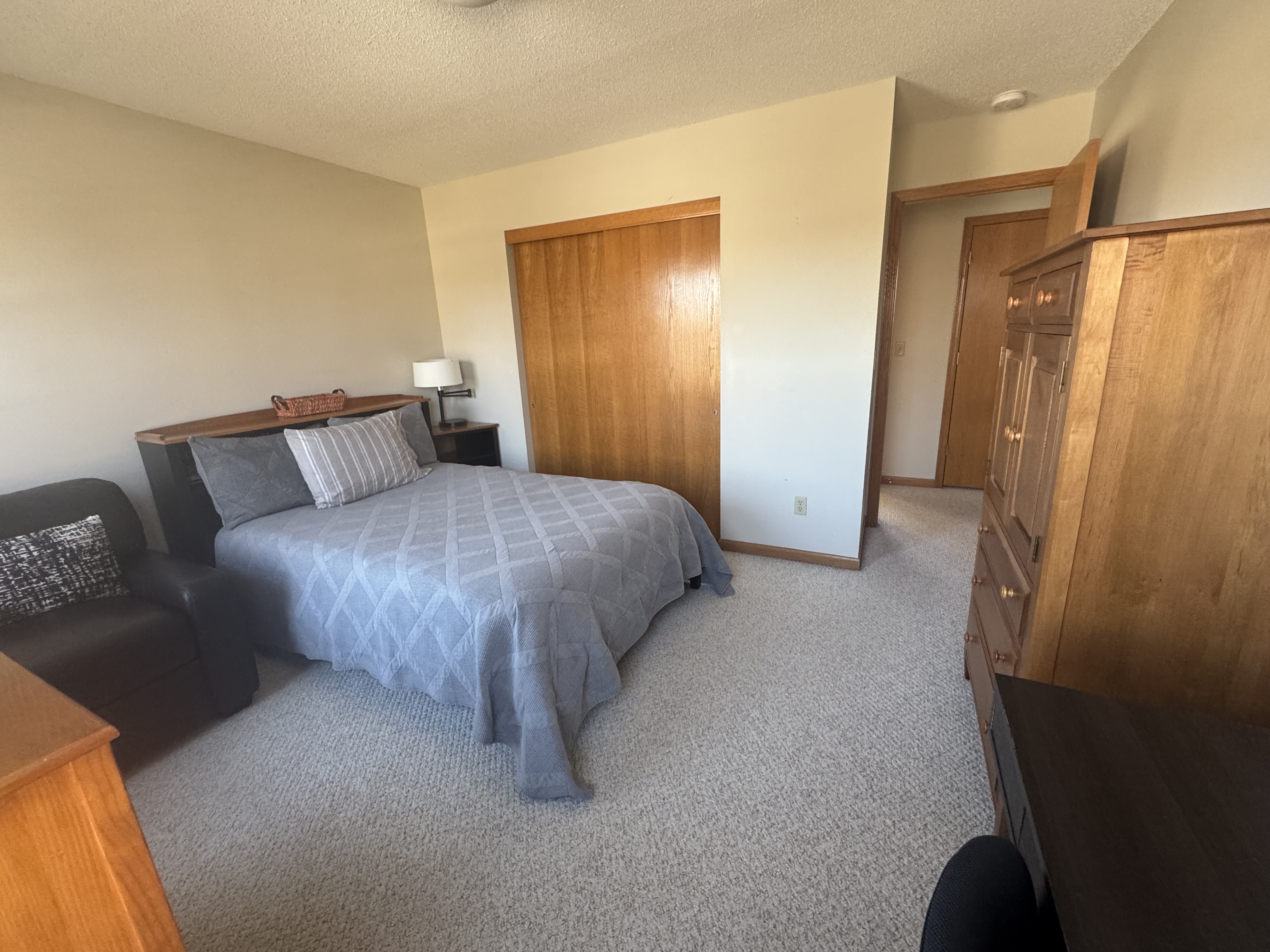 listing photo 4/6