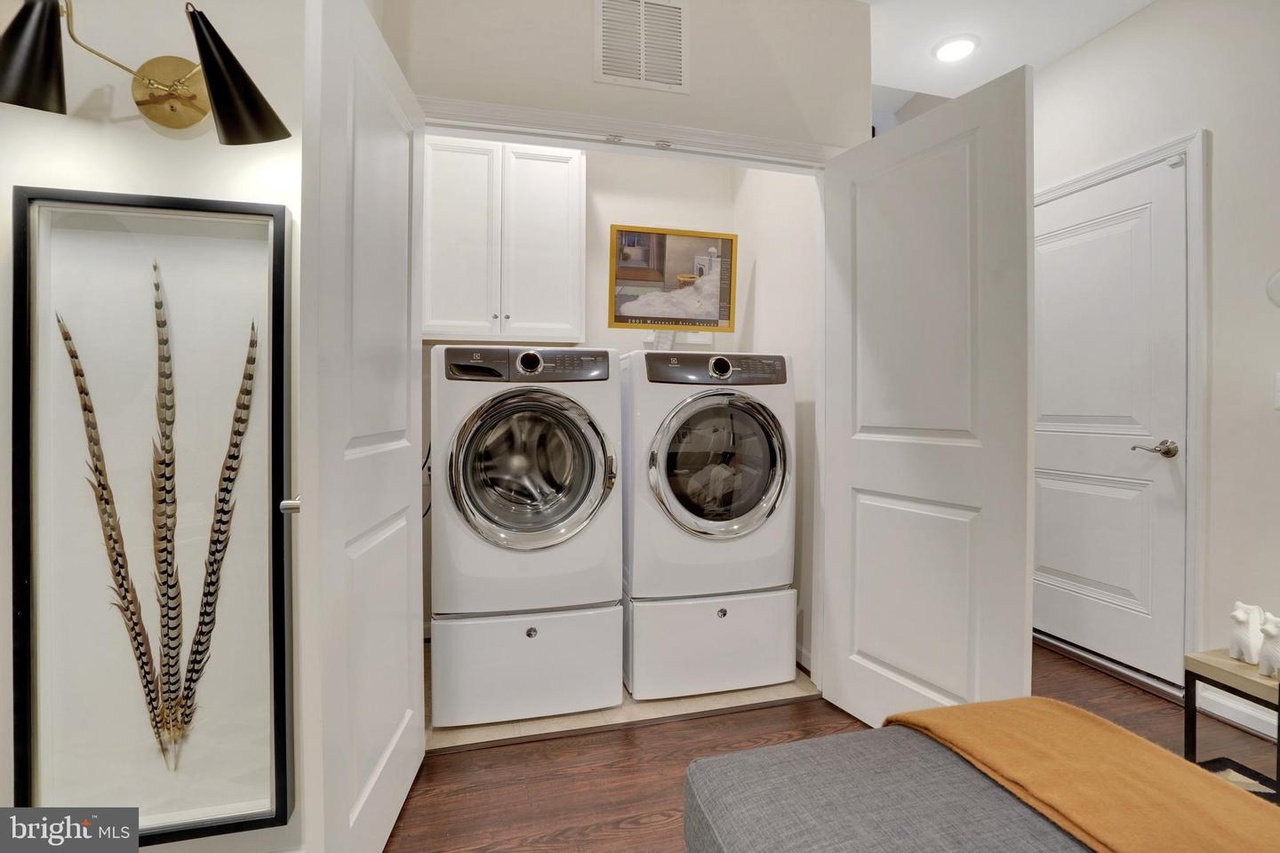20250620-184351129-b245-a4d1549ed4d3_washerDryer.jpg