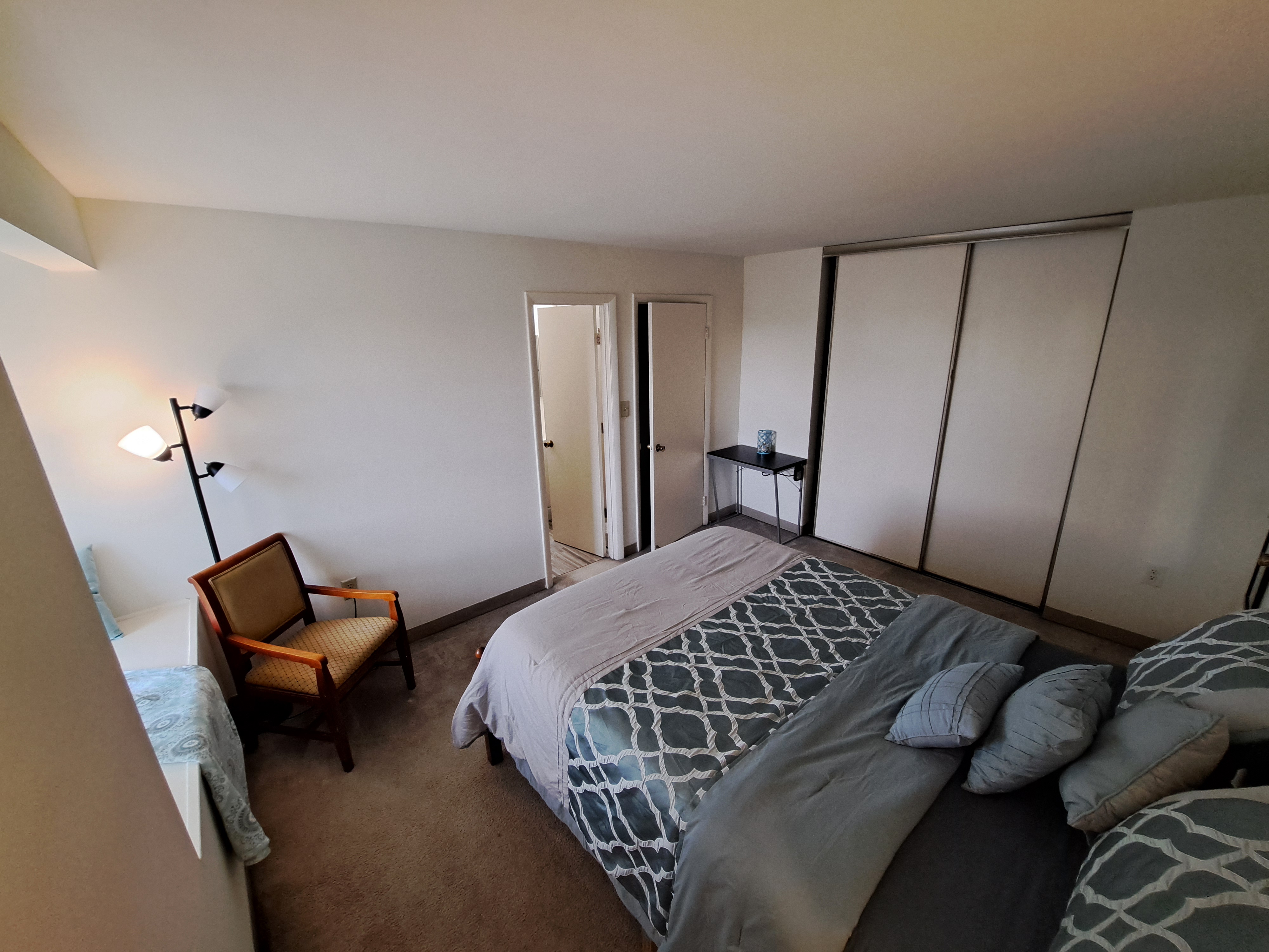 listing photo 1/4