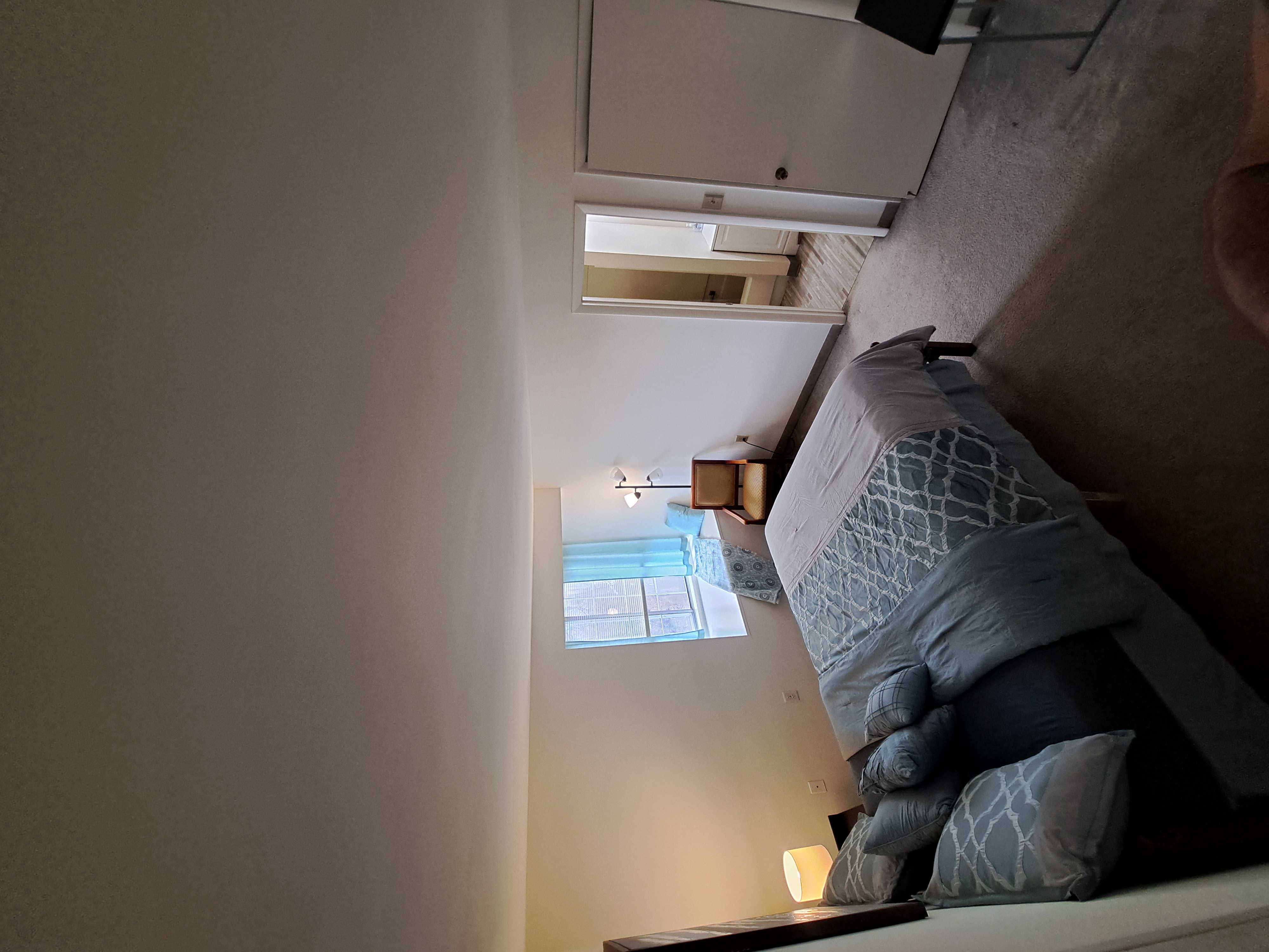 listing photo 2/4