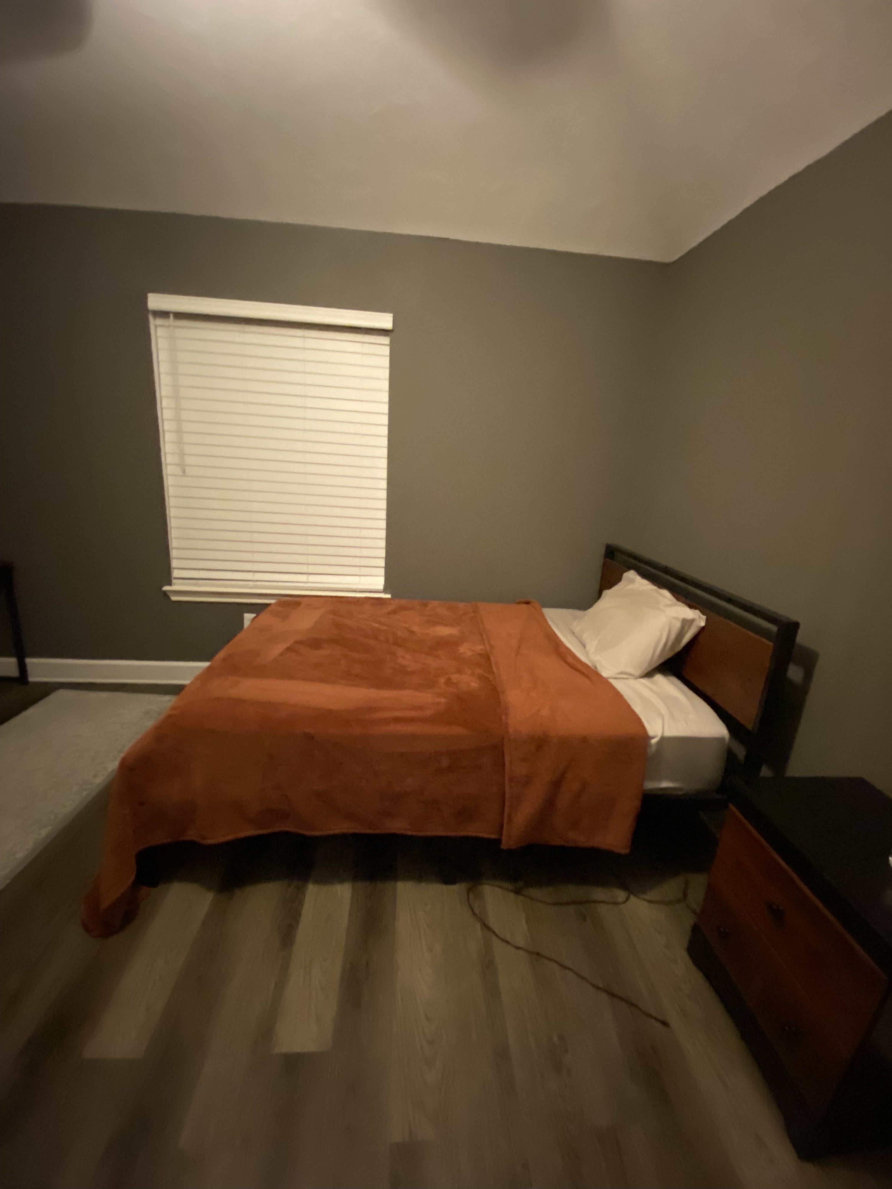 listing photo 1/3