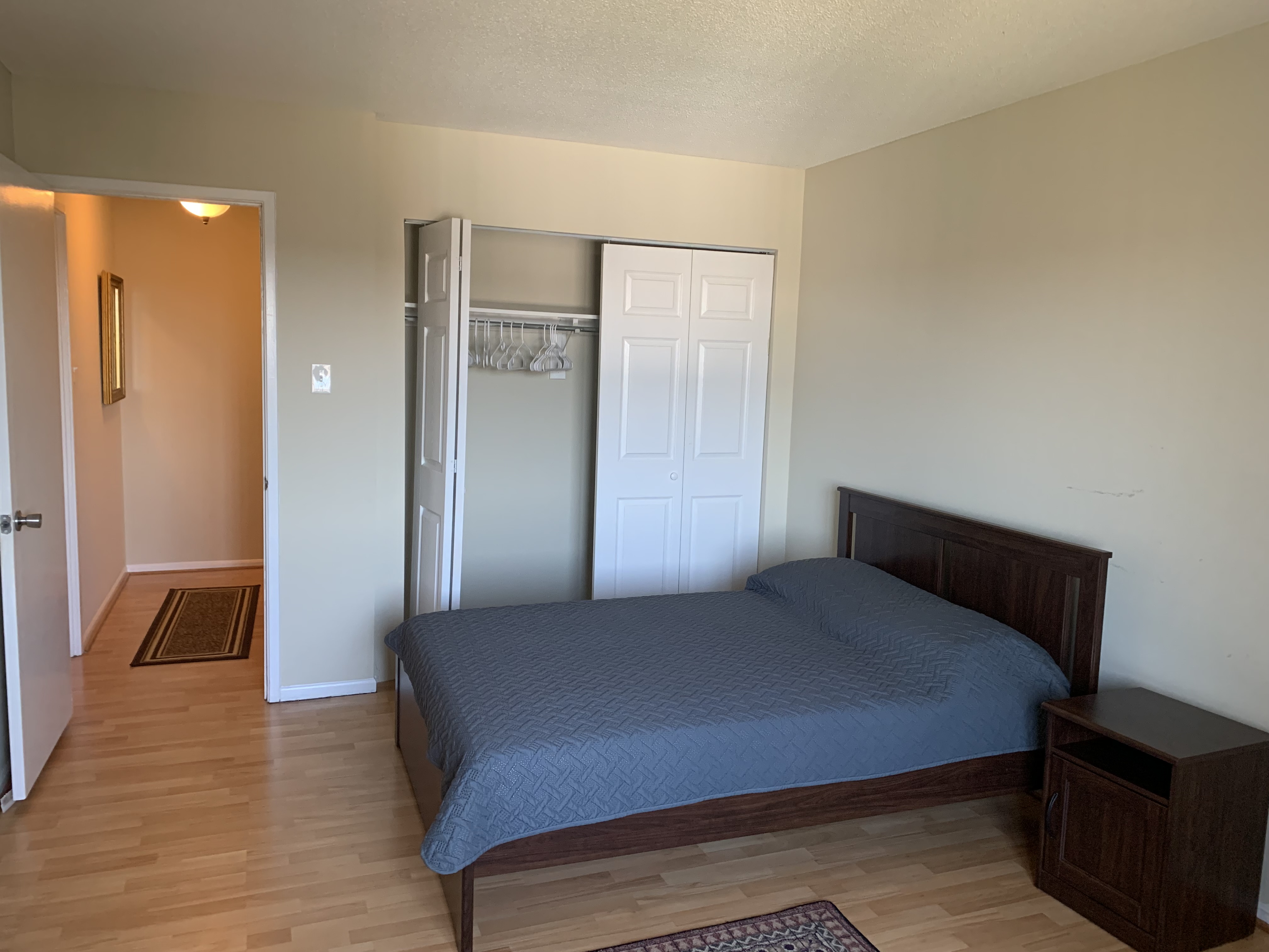 listing photo 1/6