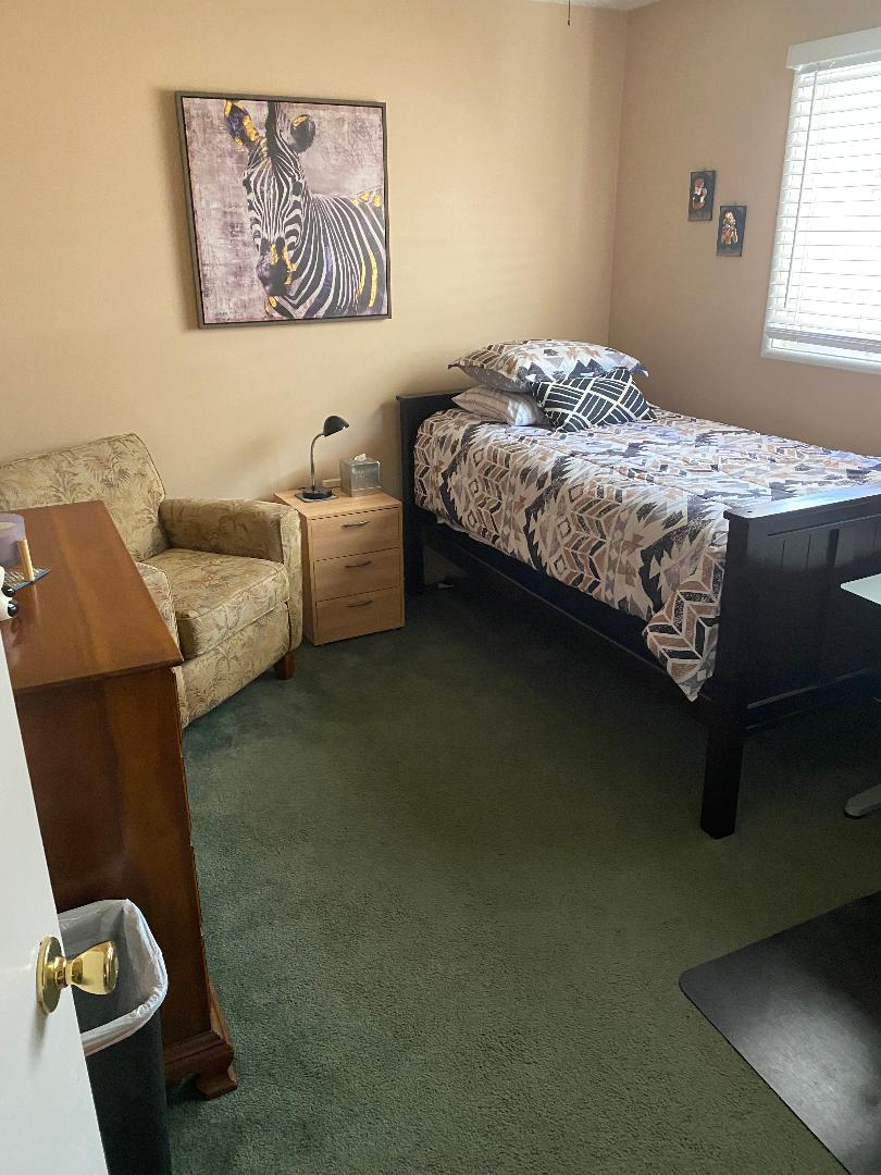 listing photo 1/3
