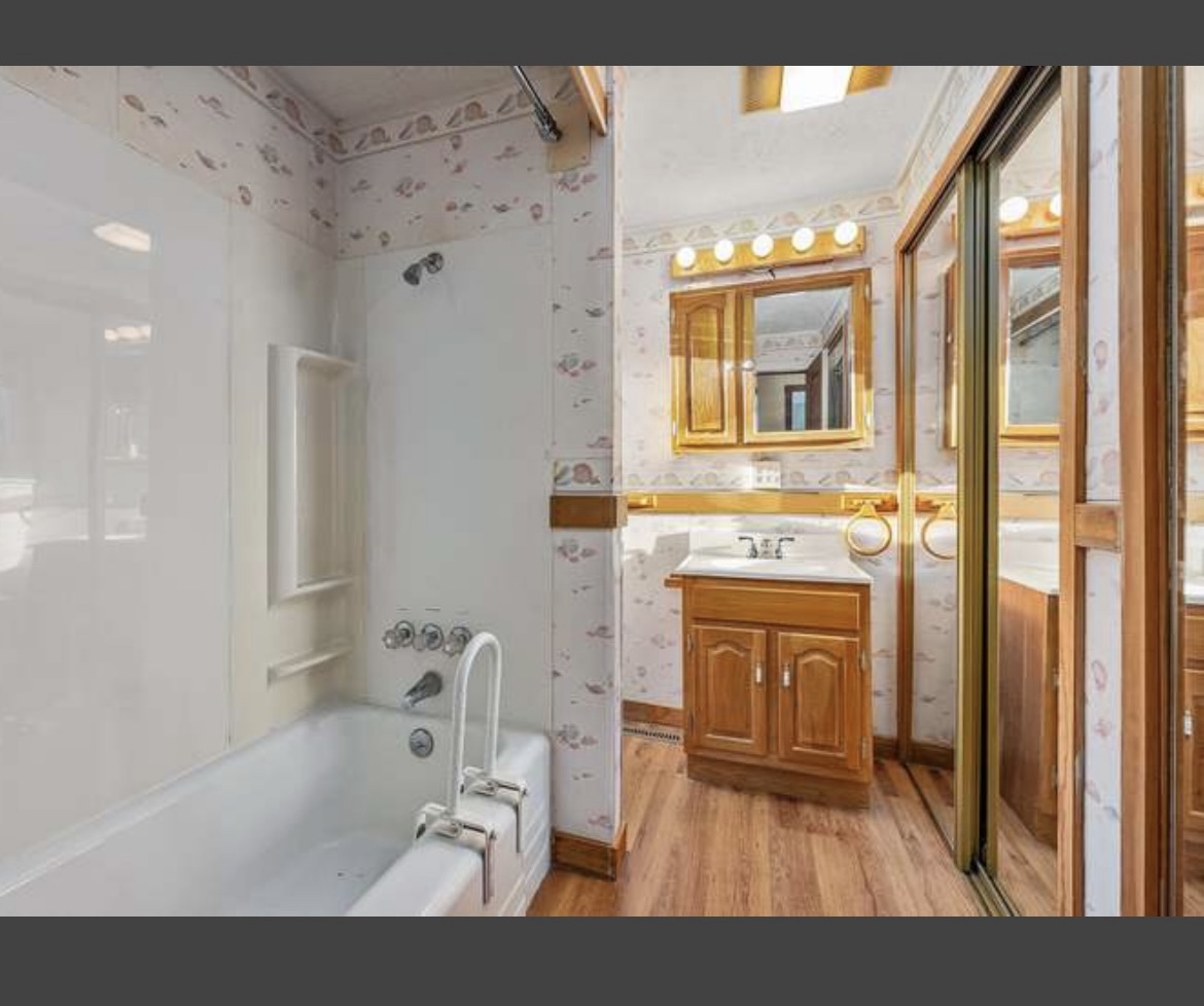 listing photo 3/3