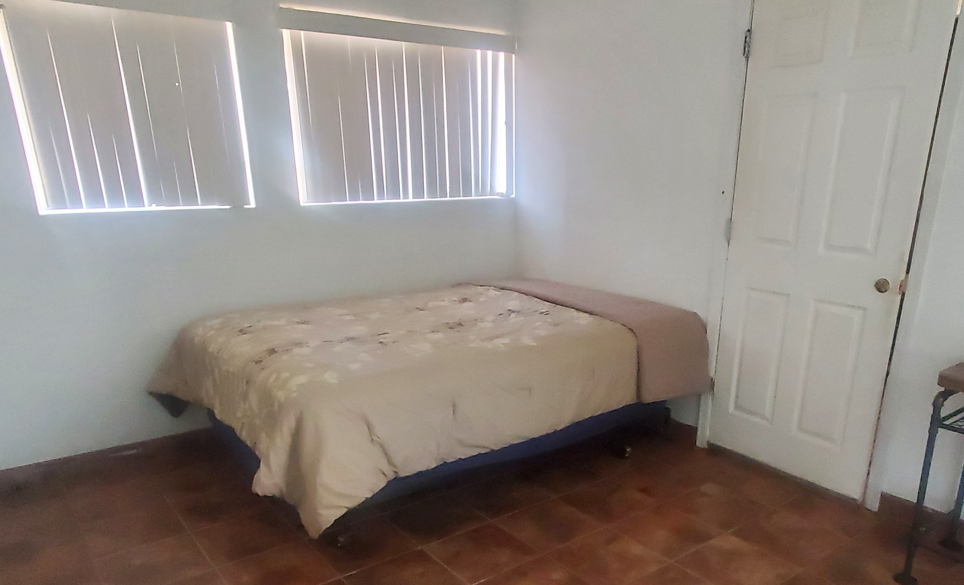 listing photo 1/3