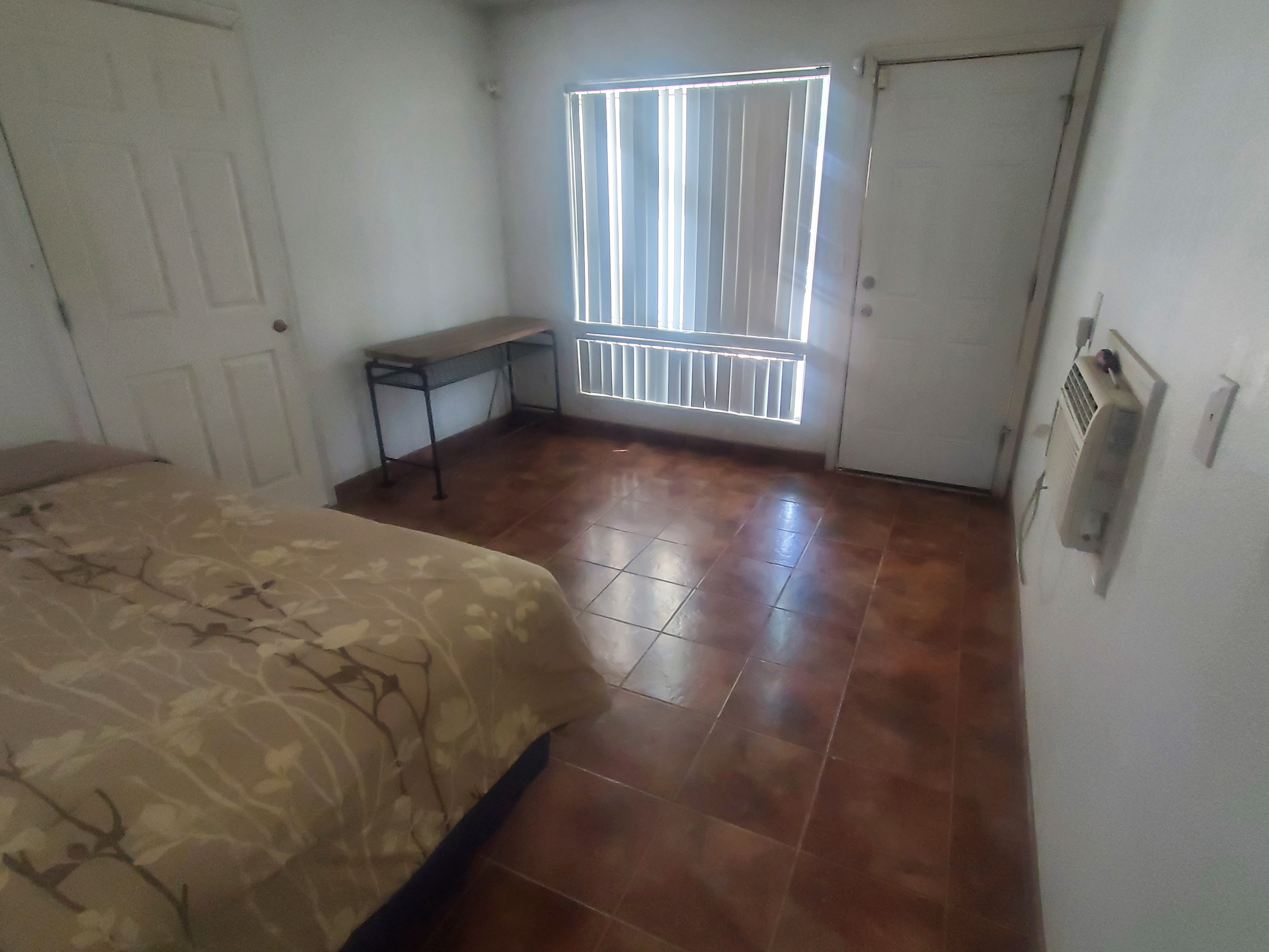 listing photo 2/3