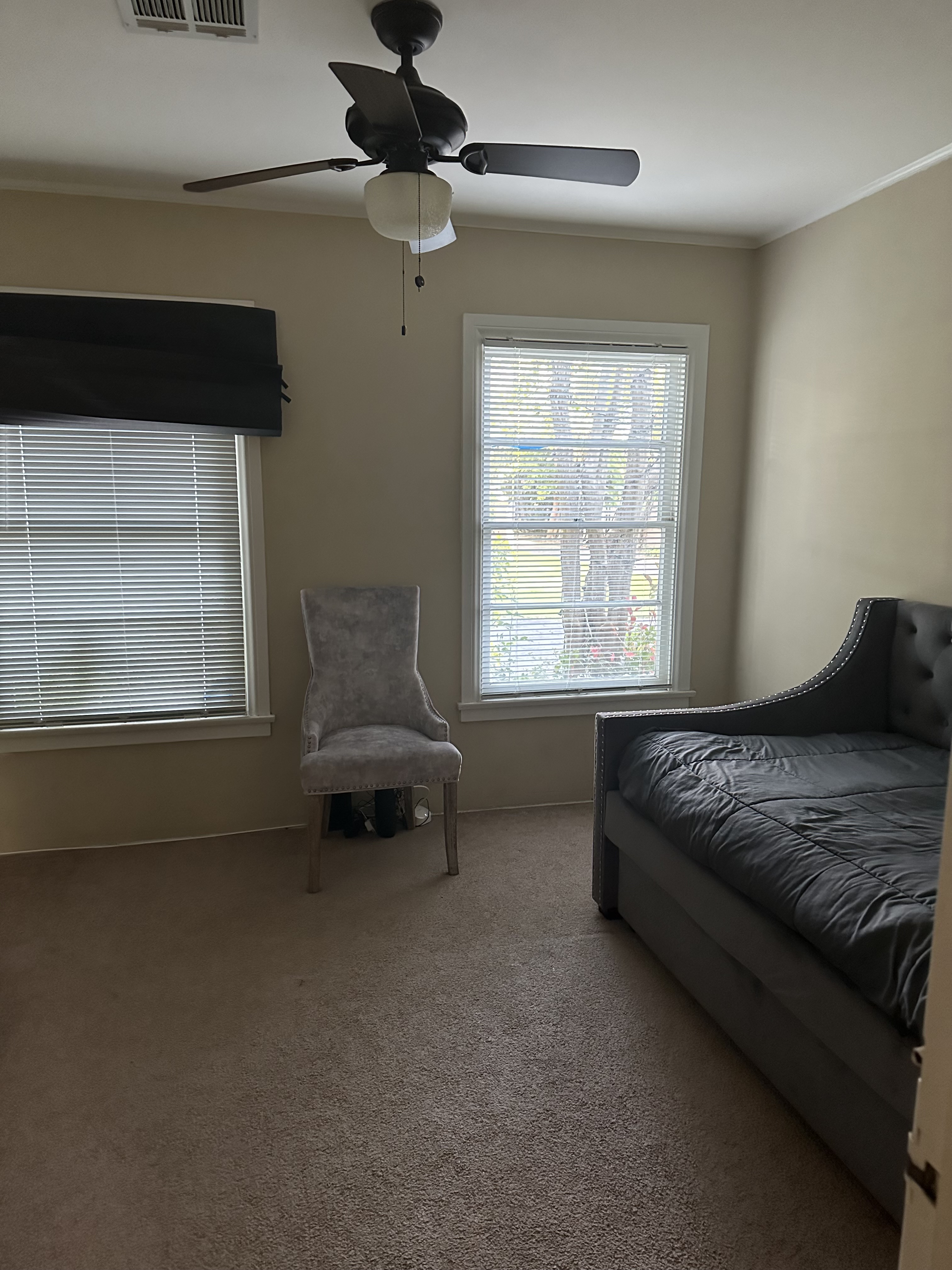 listing photo 1/5