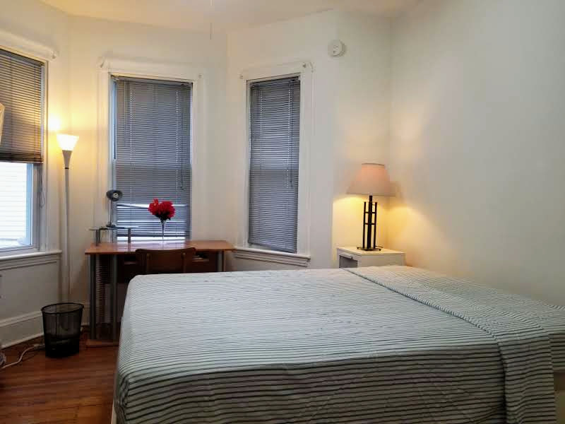 listing photo 1/2