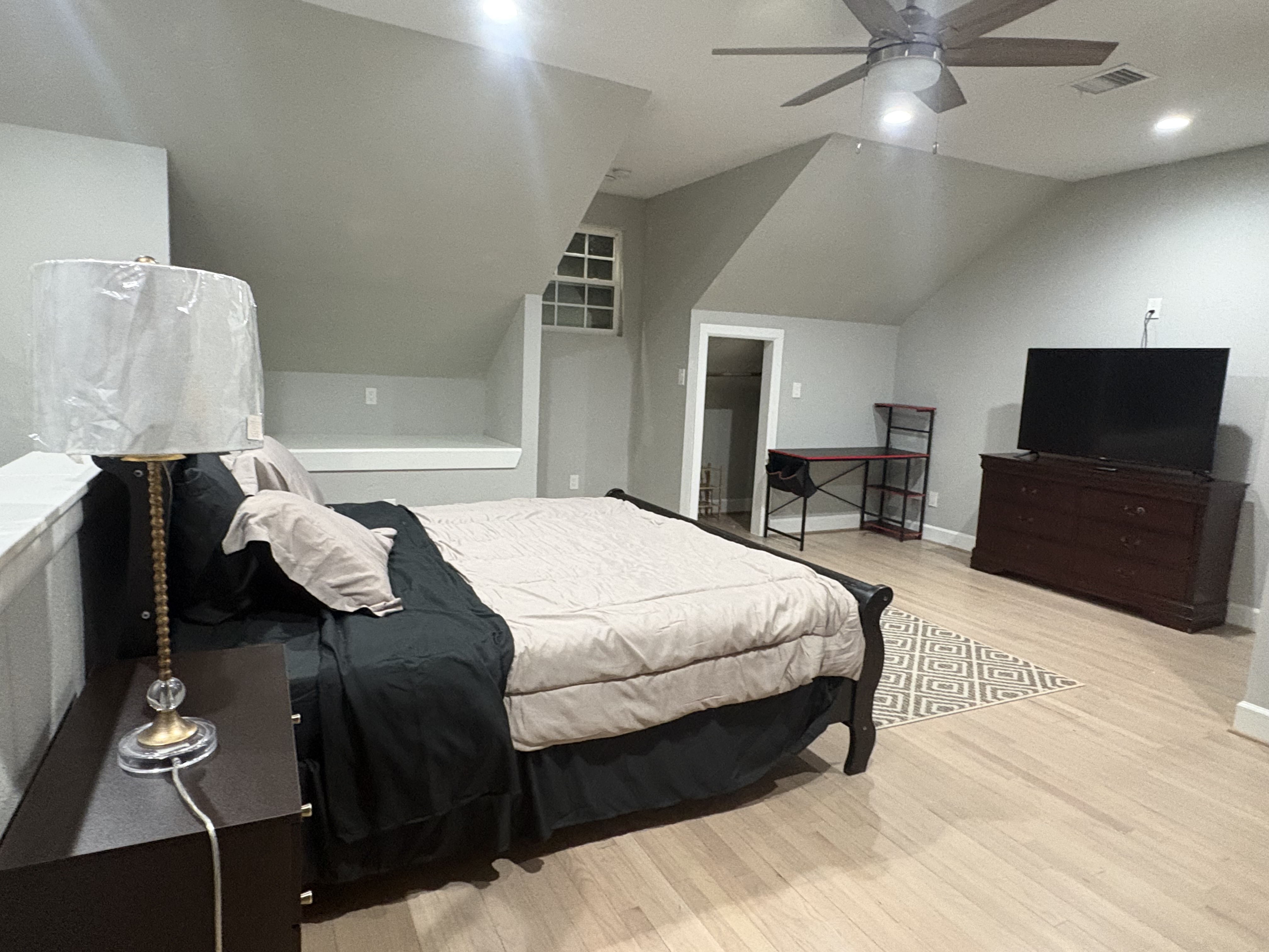 listing photo 2/9