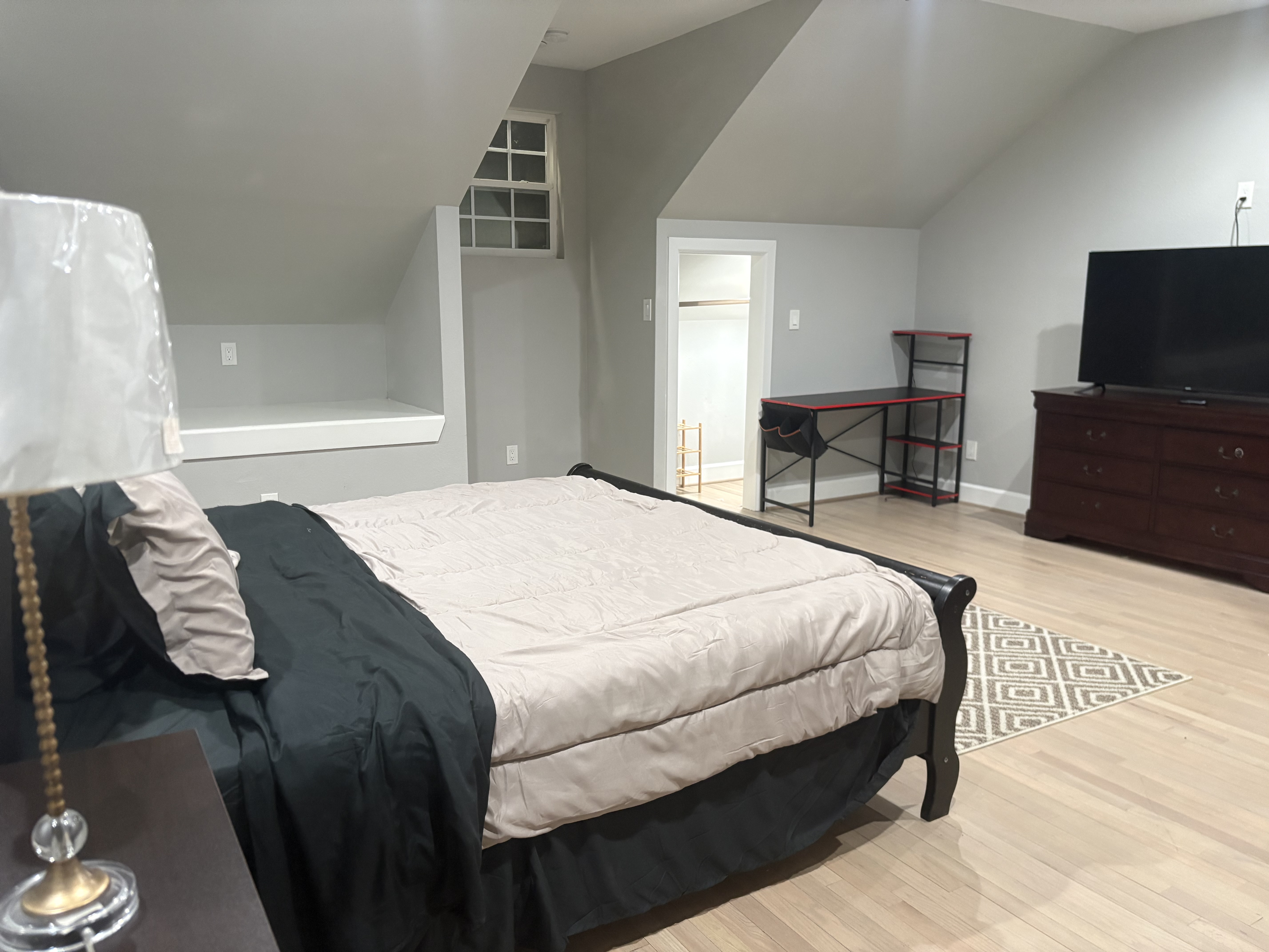 listing photo 1/9