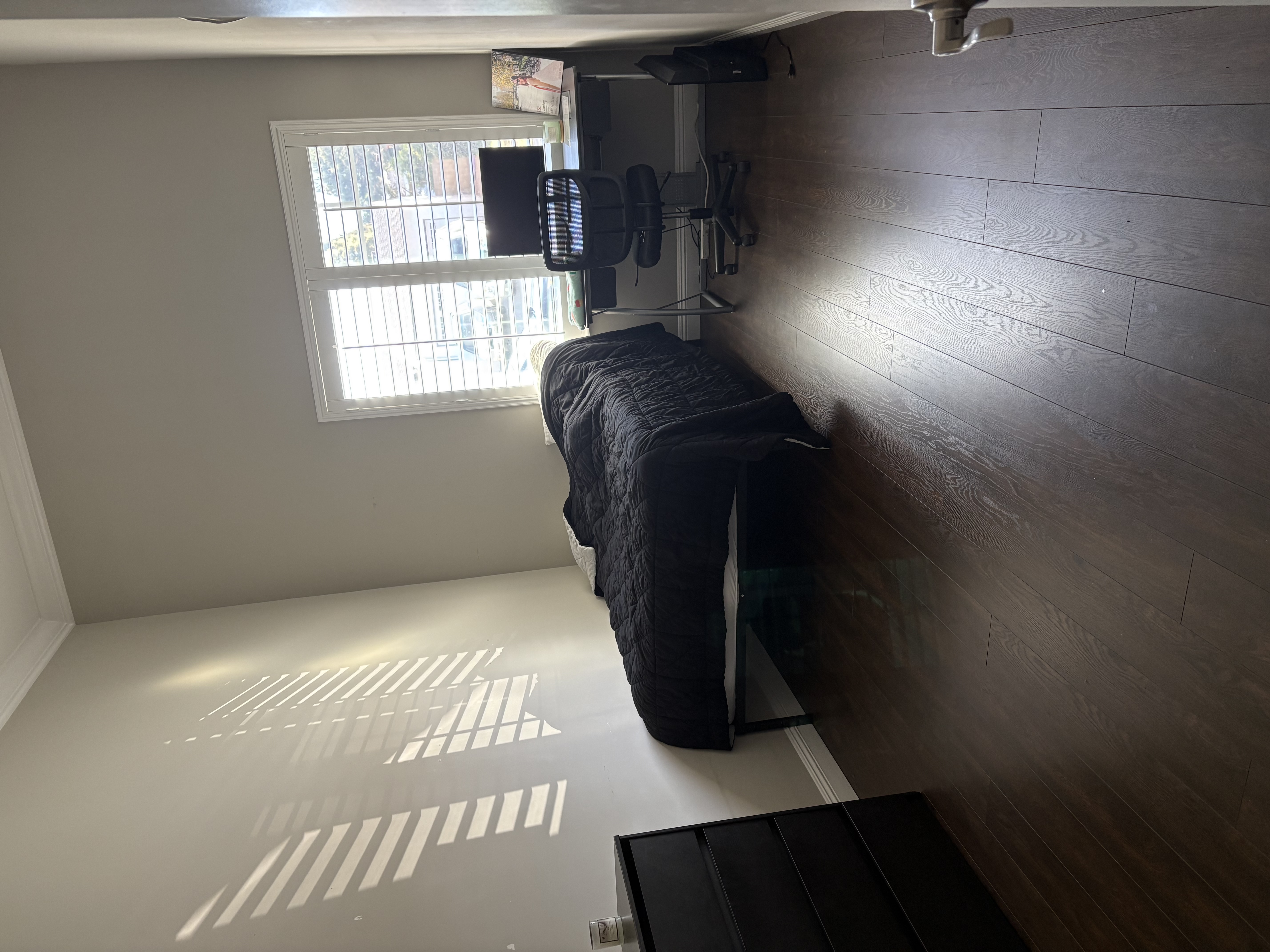 listing photo 1/2