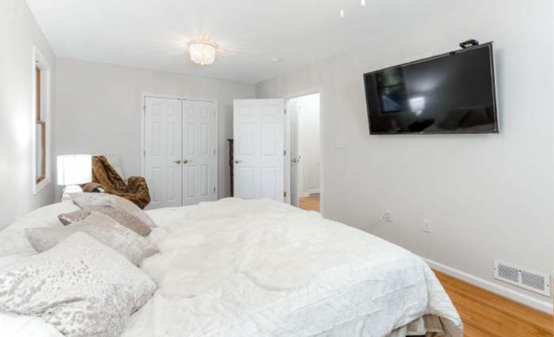 listing photo 1/3
