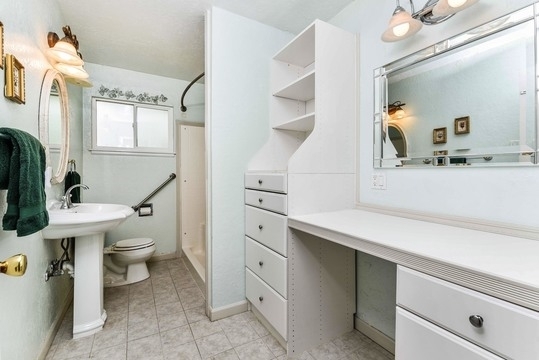 listing photo 3/3