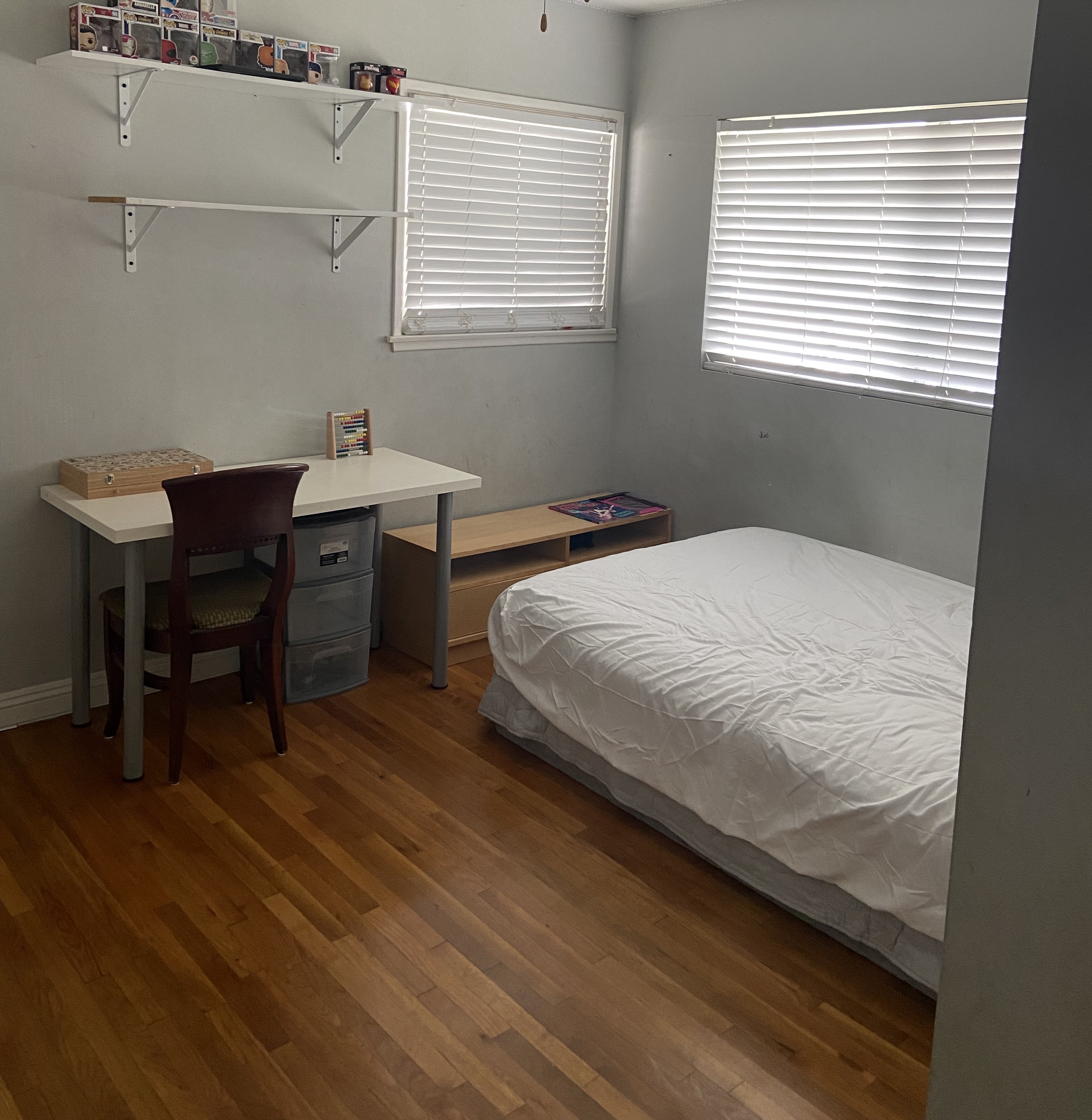 listing photo 1/4