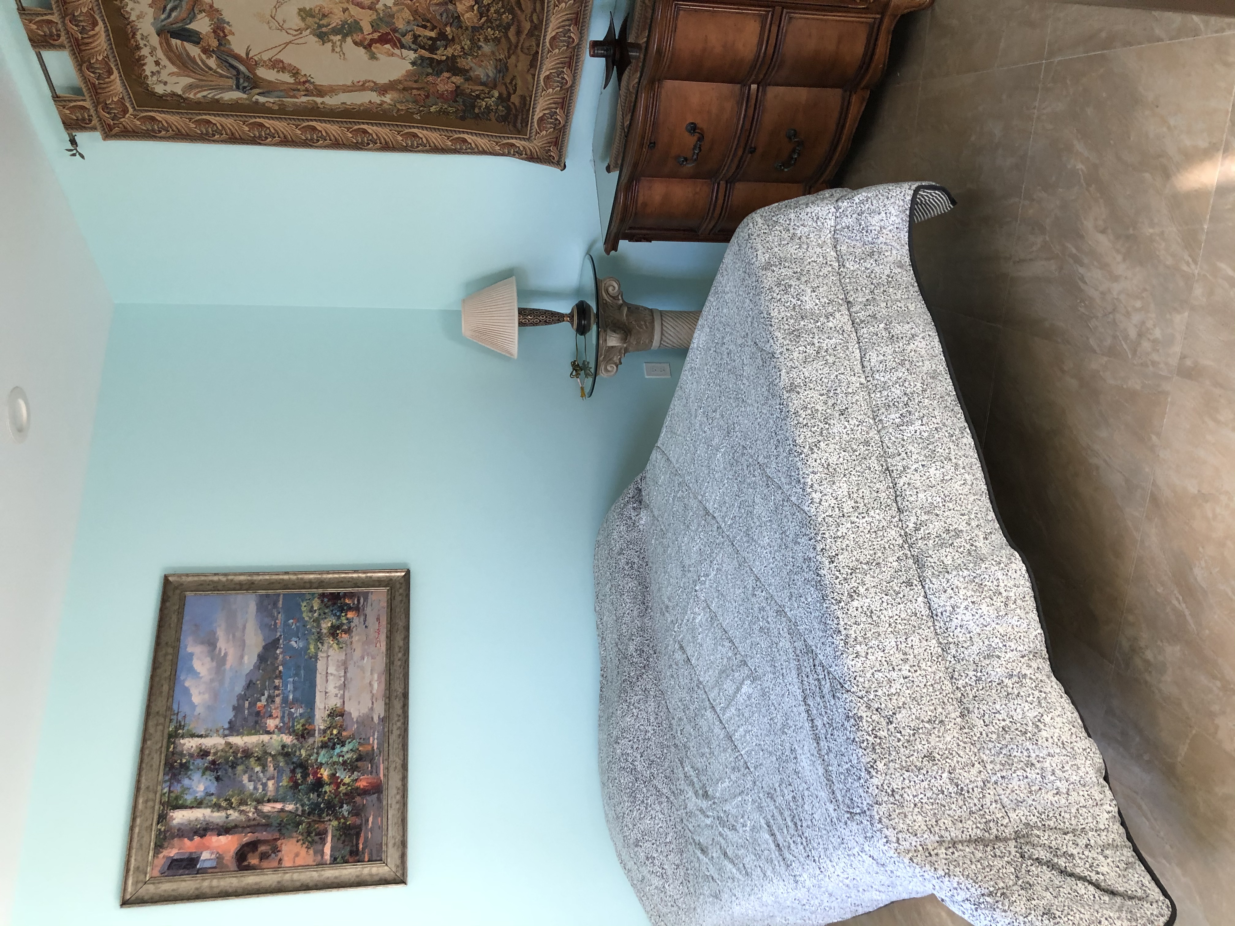listing photo 1/4