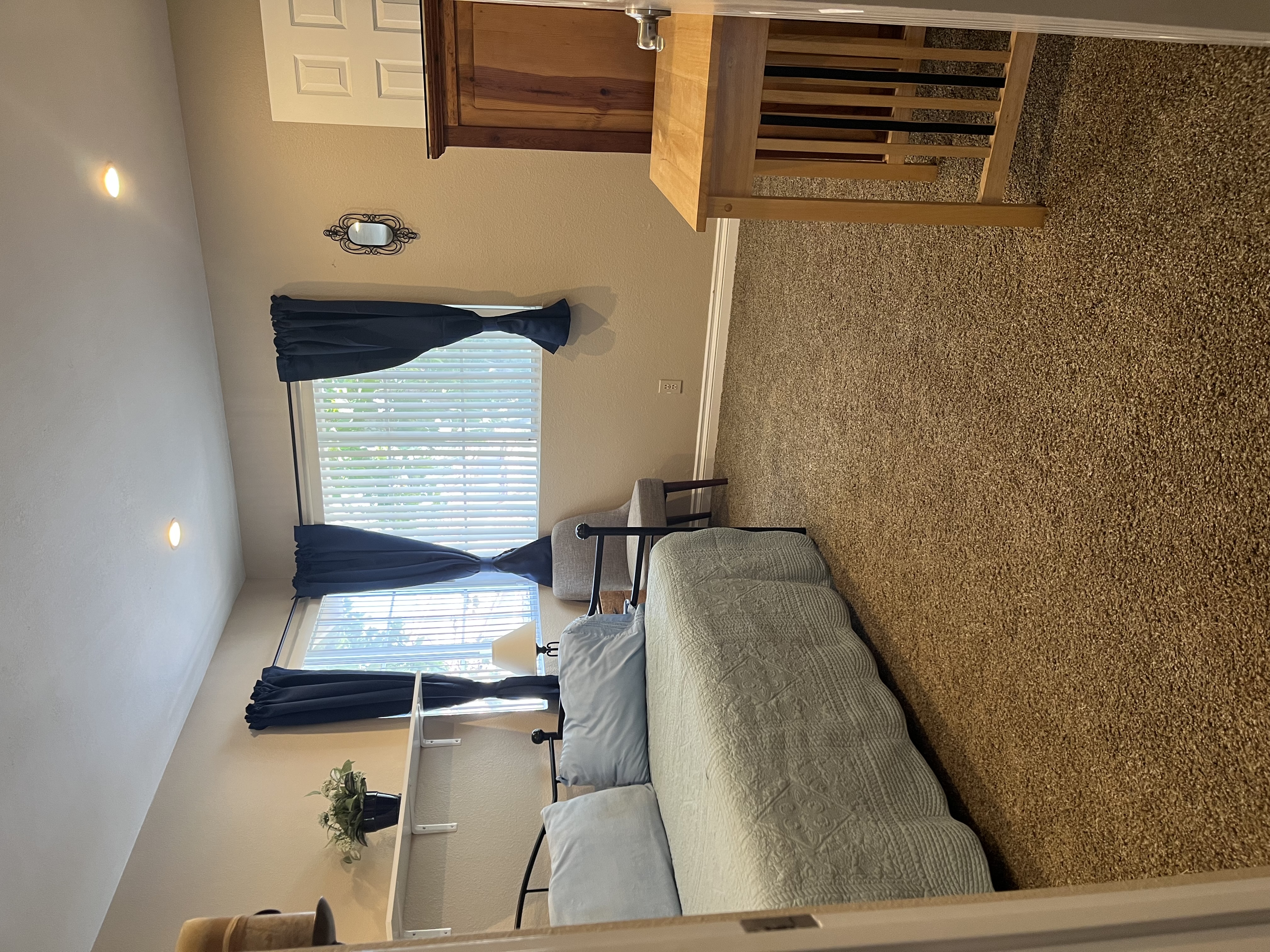 listing photo 1/3