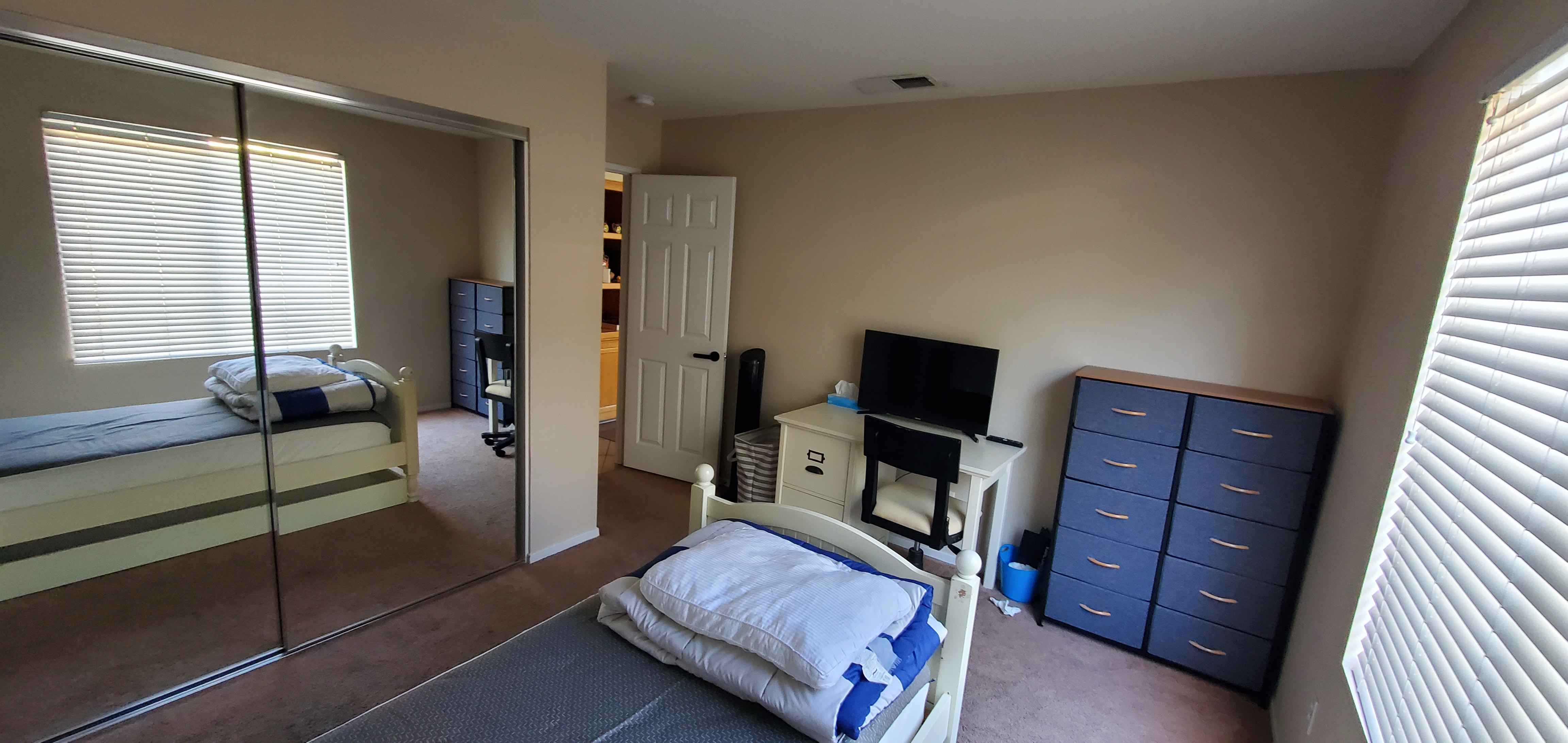 listing photo 1/2