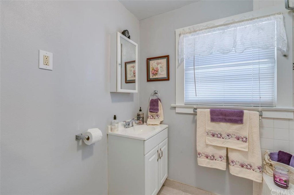 listing photo 2/2