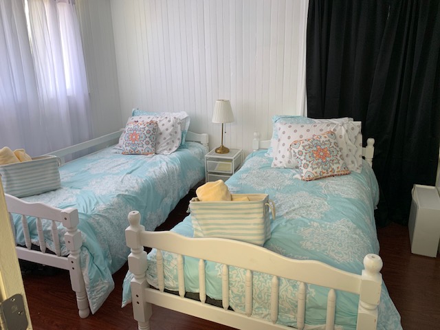 listing photo 1/4