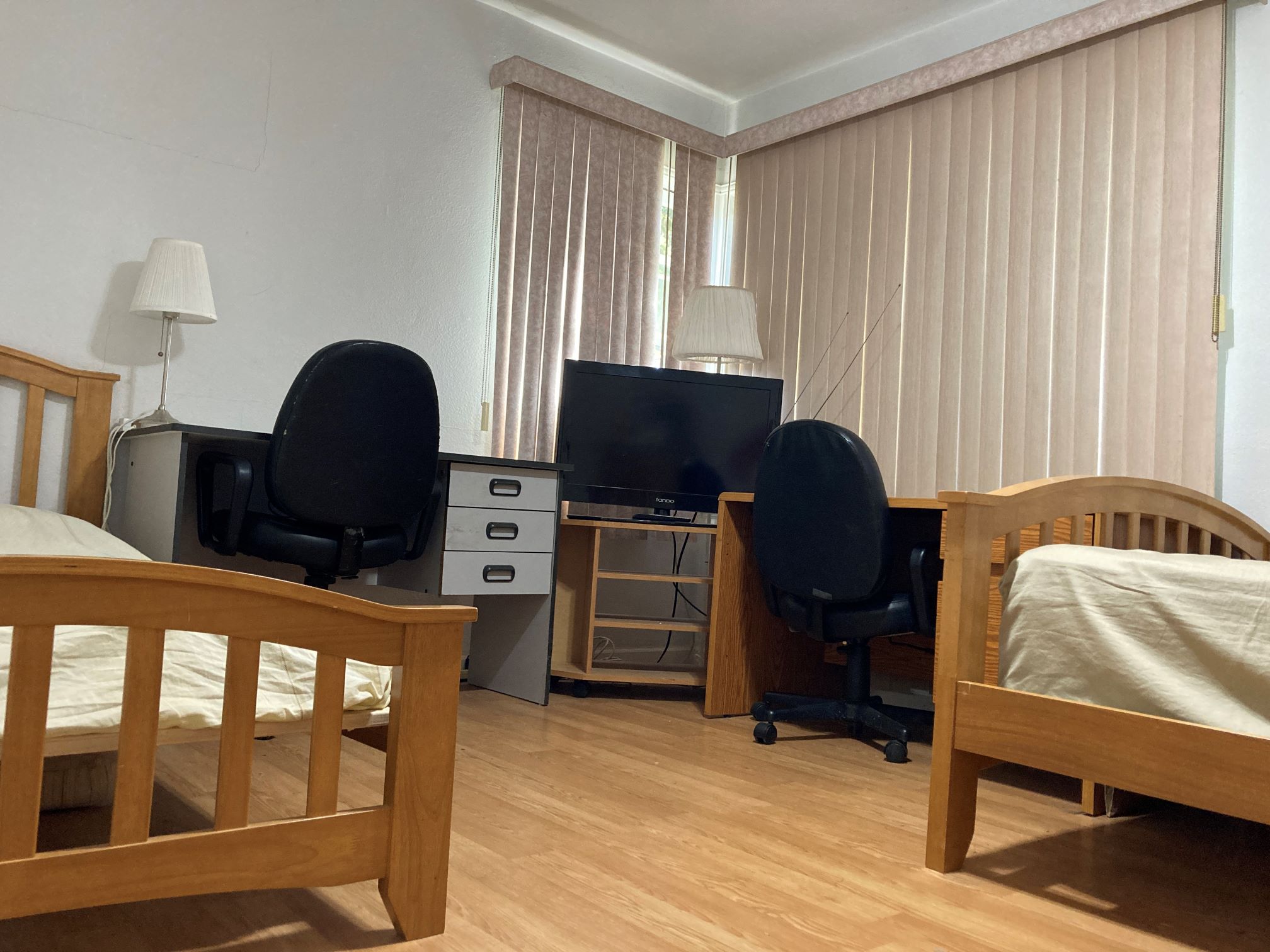 listing photo 1/5