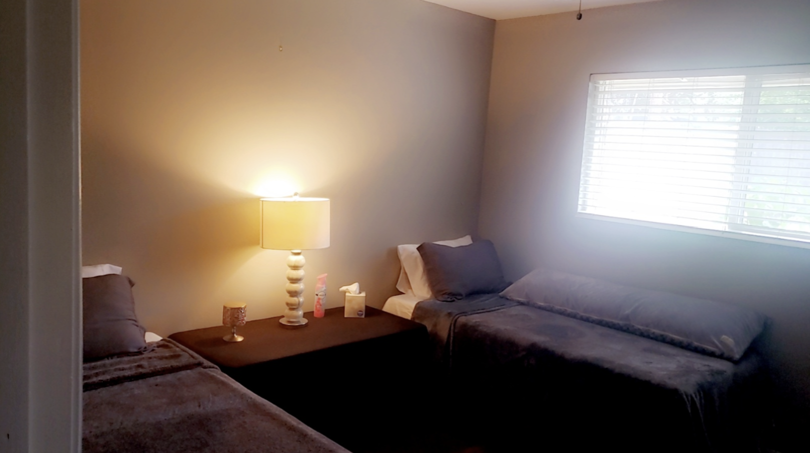 listing photo 1/5