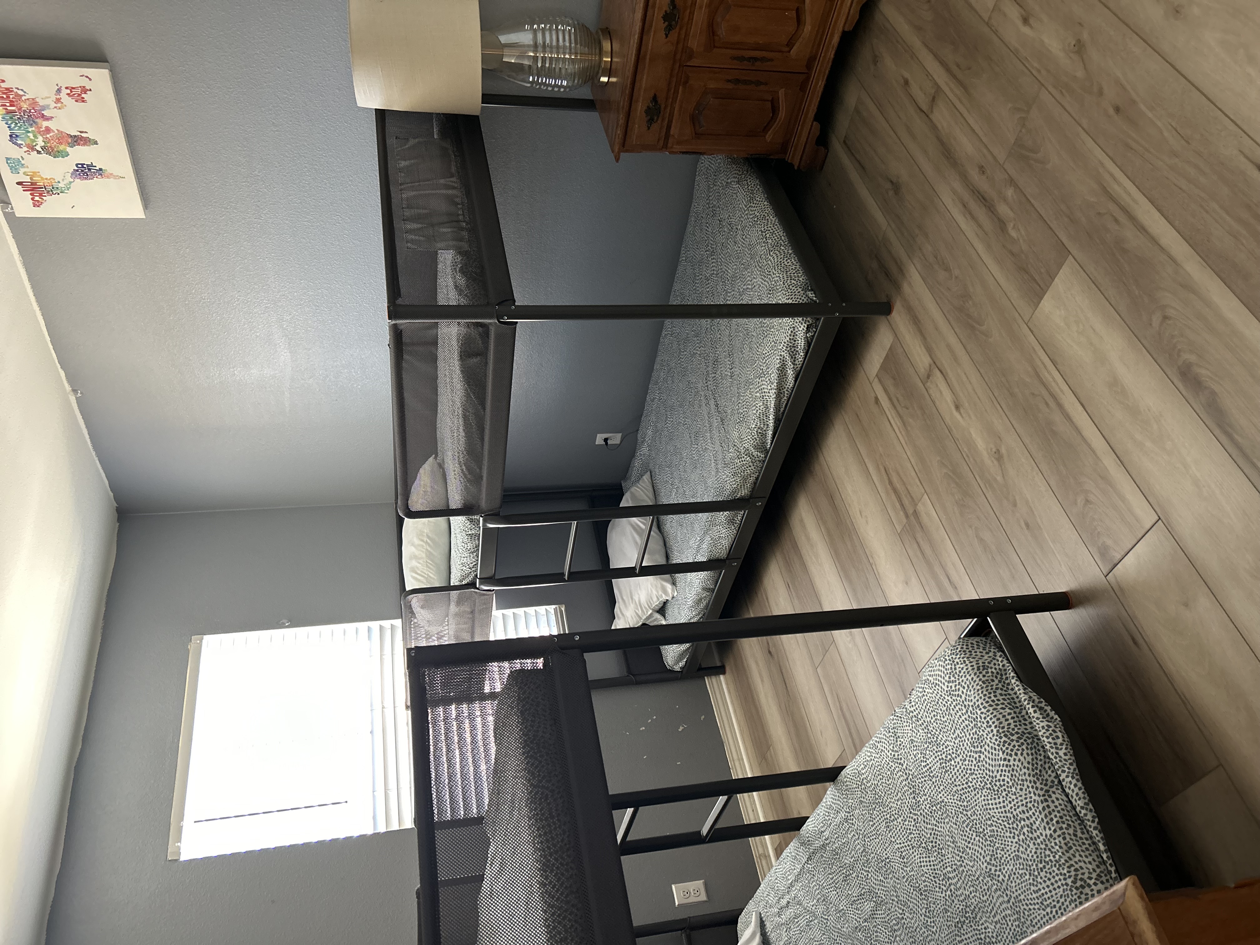 listing photo 1/2