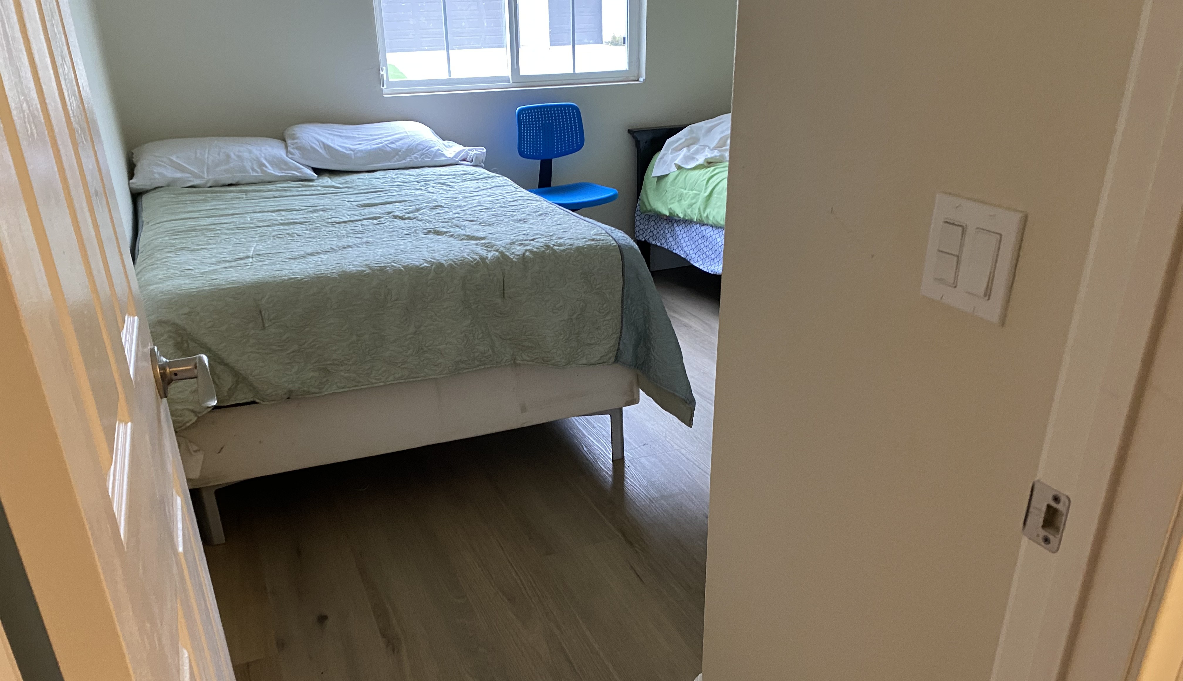 listing photo 1/2