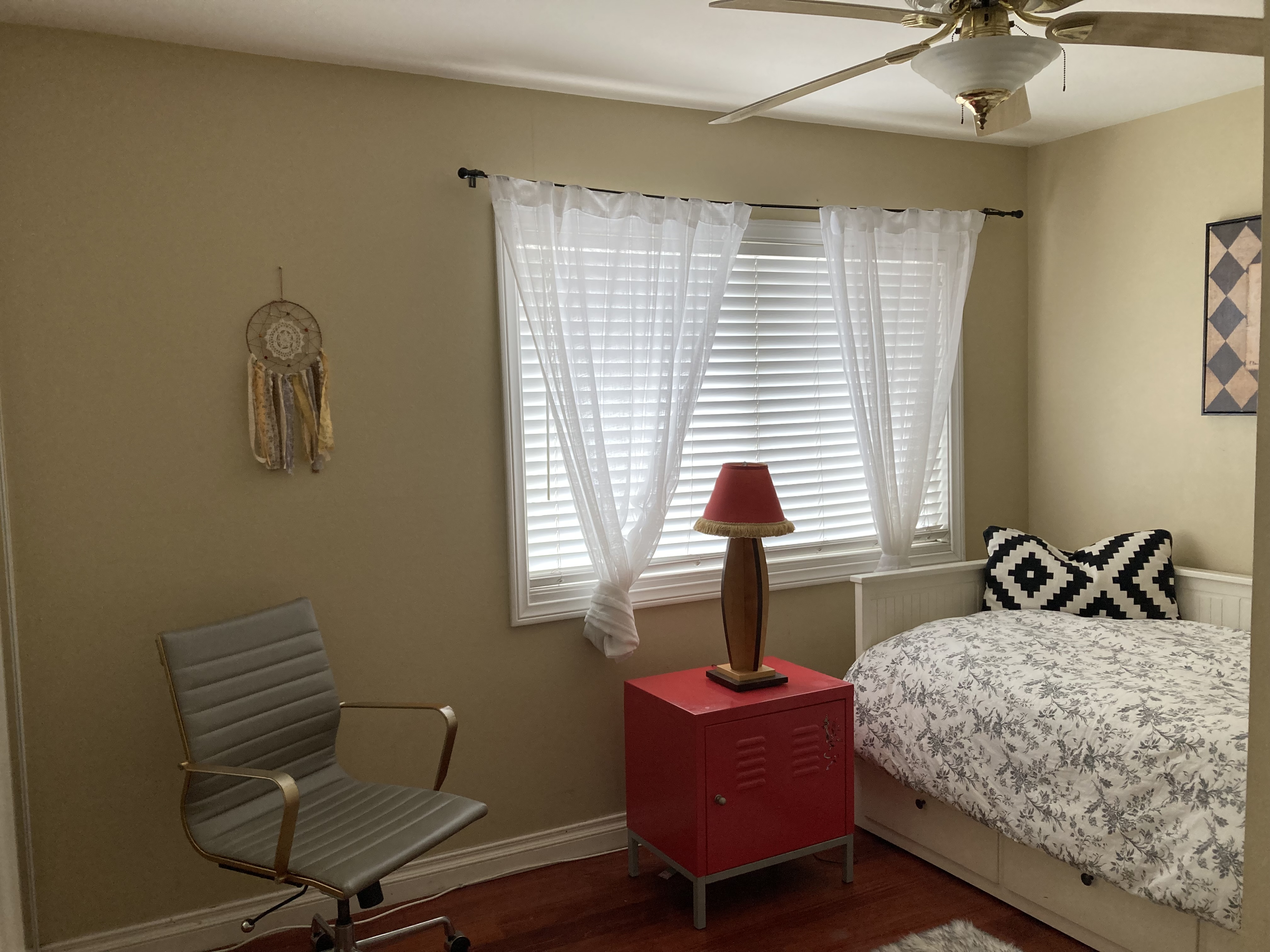 listing photo 2/3