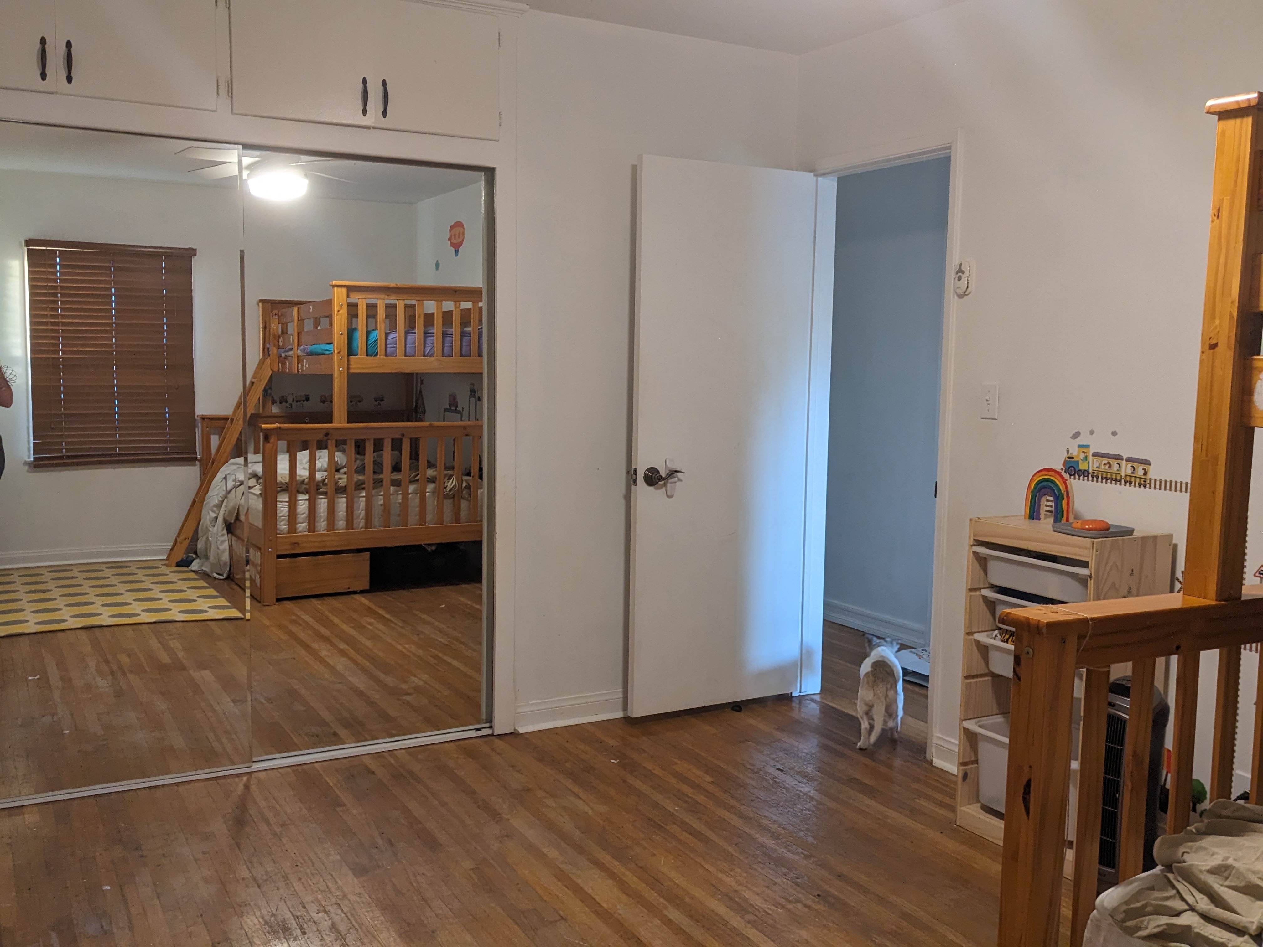 listing photo 2/4