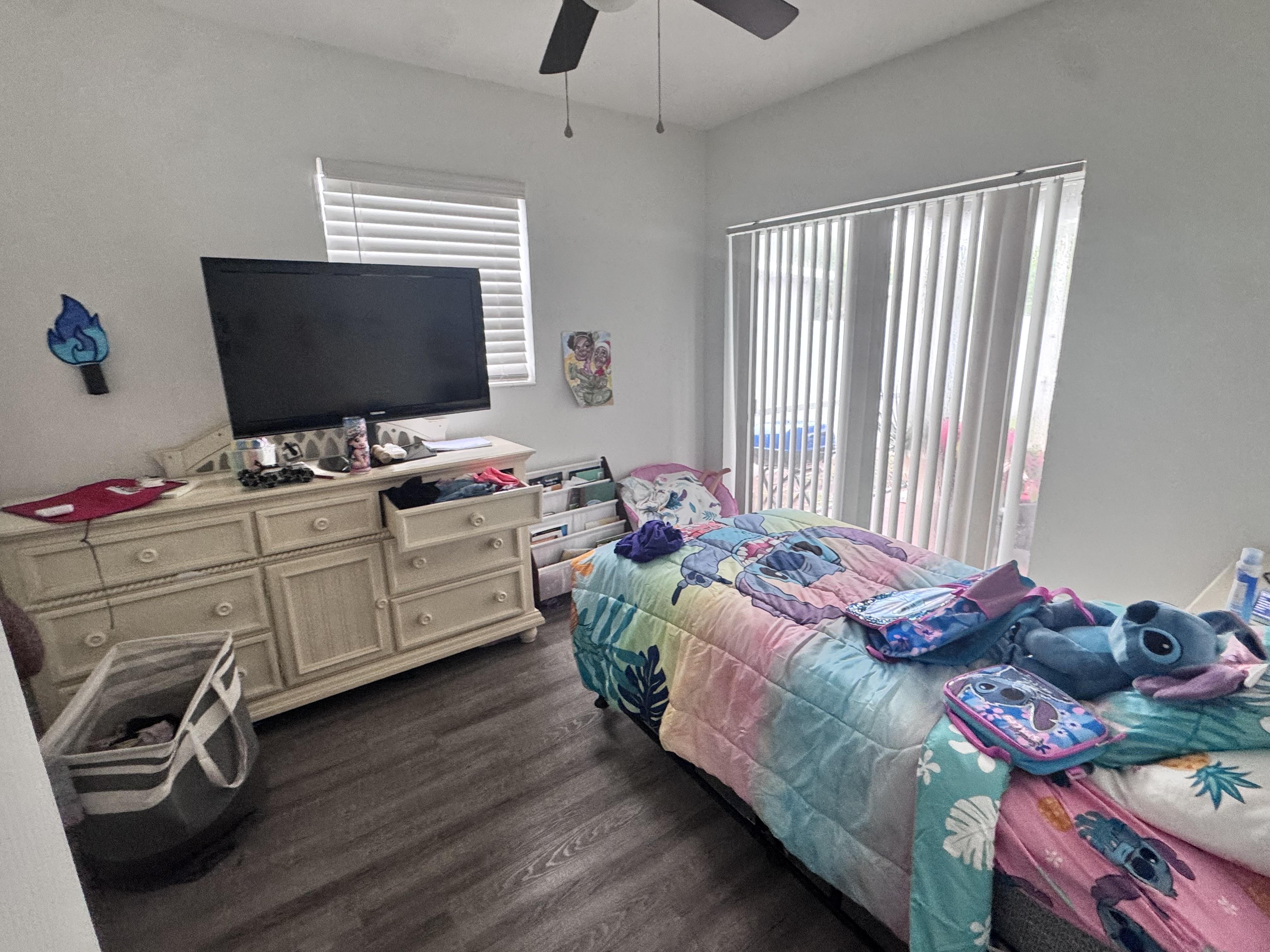 listing photo 1/2