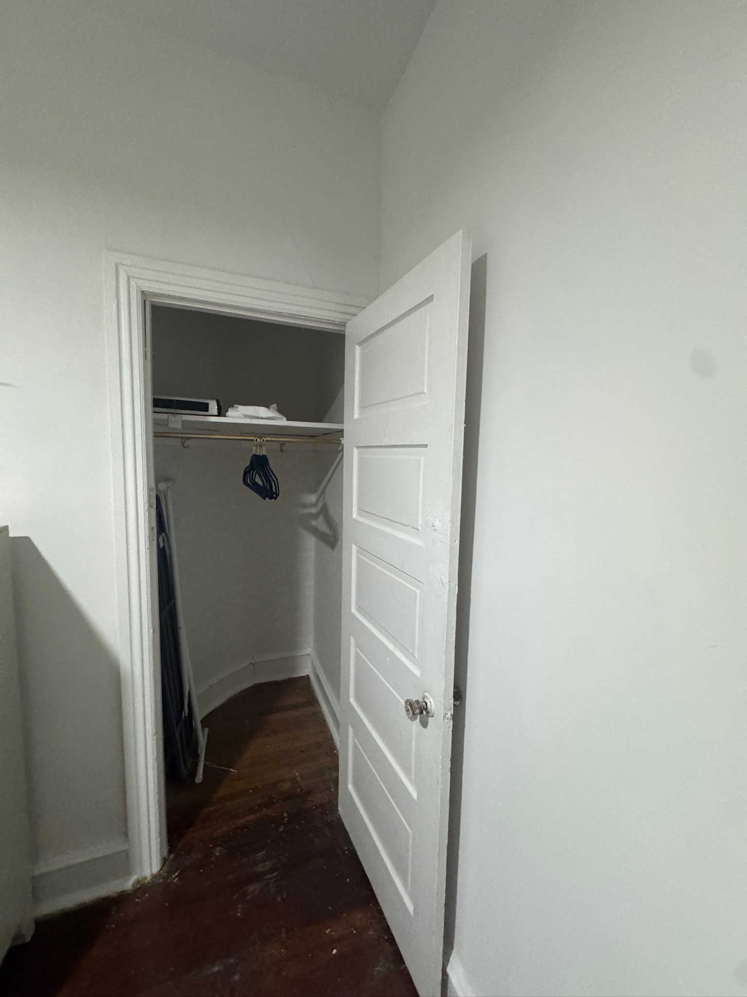 listing photo 3/8