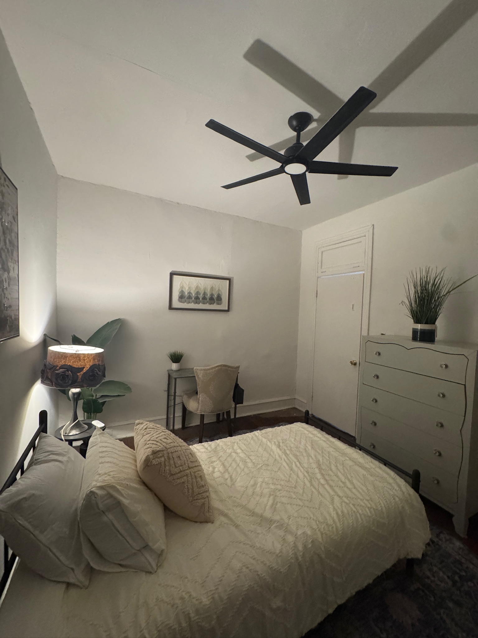 listing photo 4/8