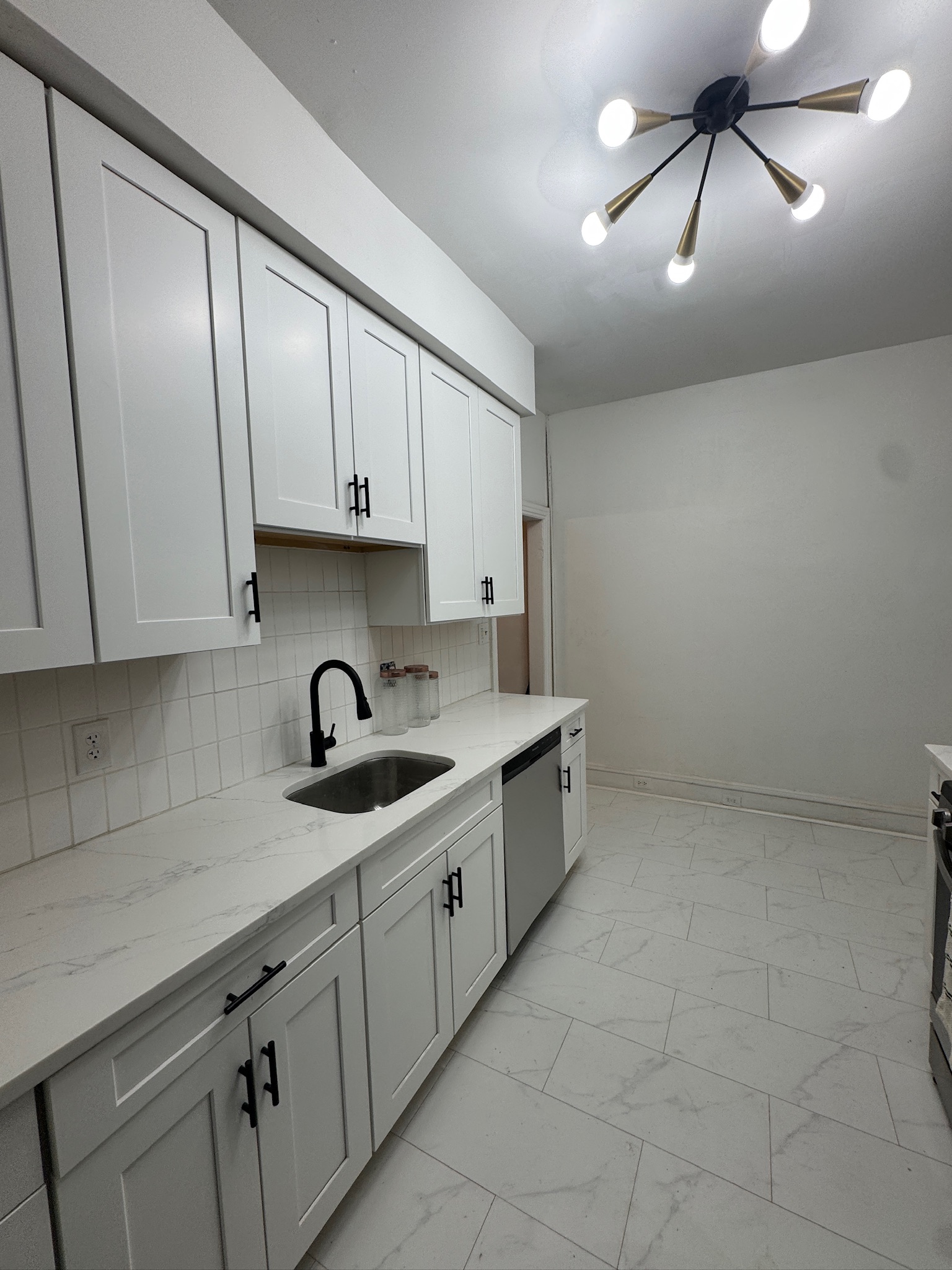 kitchen (2).JPG