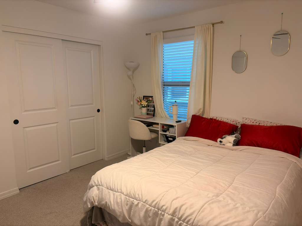 listing photo 2/4