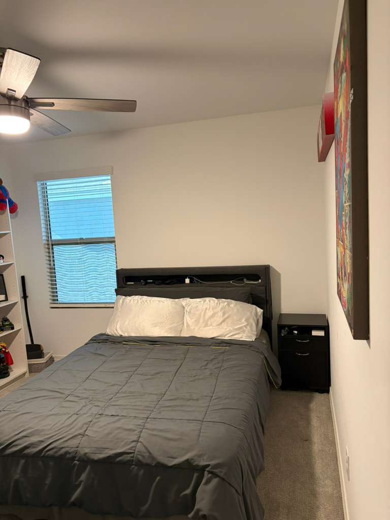 listing photo 1/5