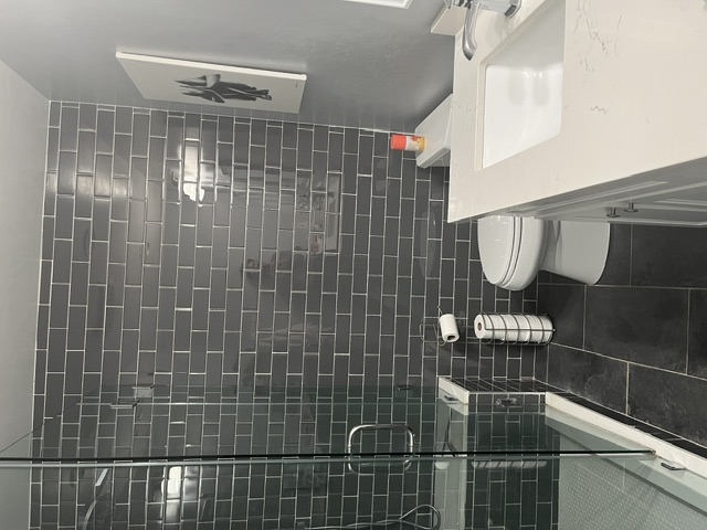 listing photo 3/3