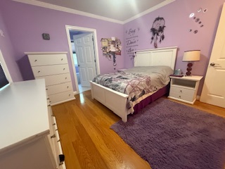 listing photo 1/4