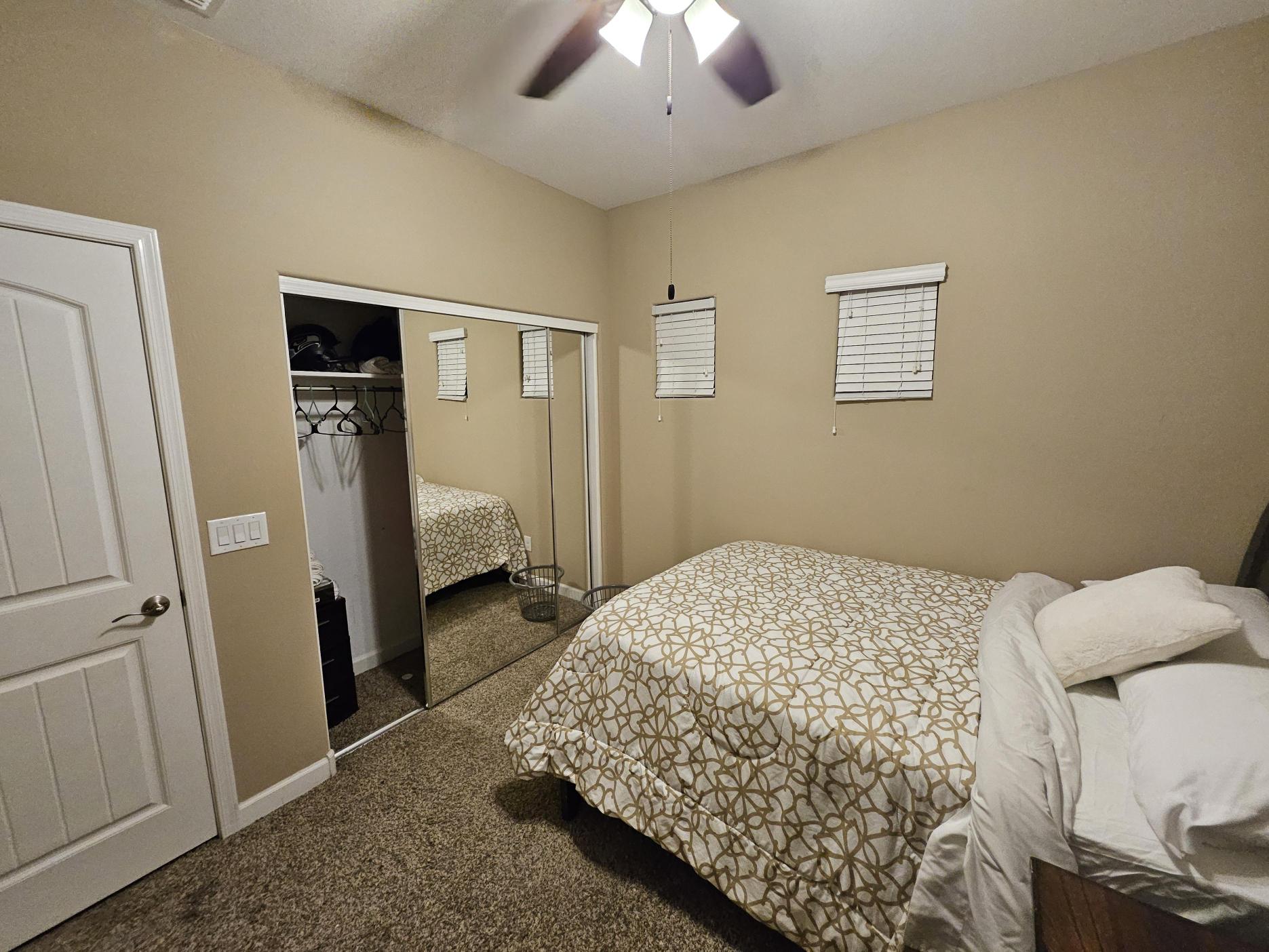 listing photo 1/4