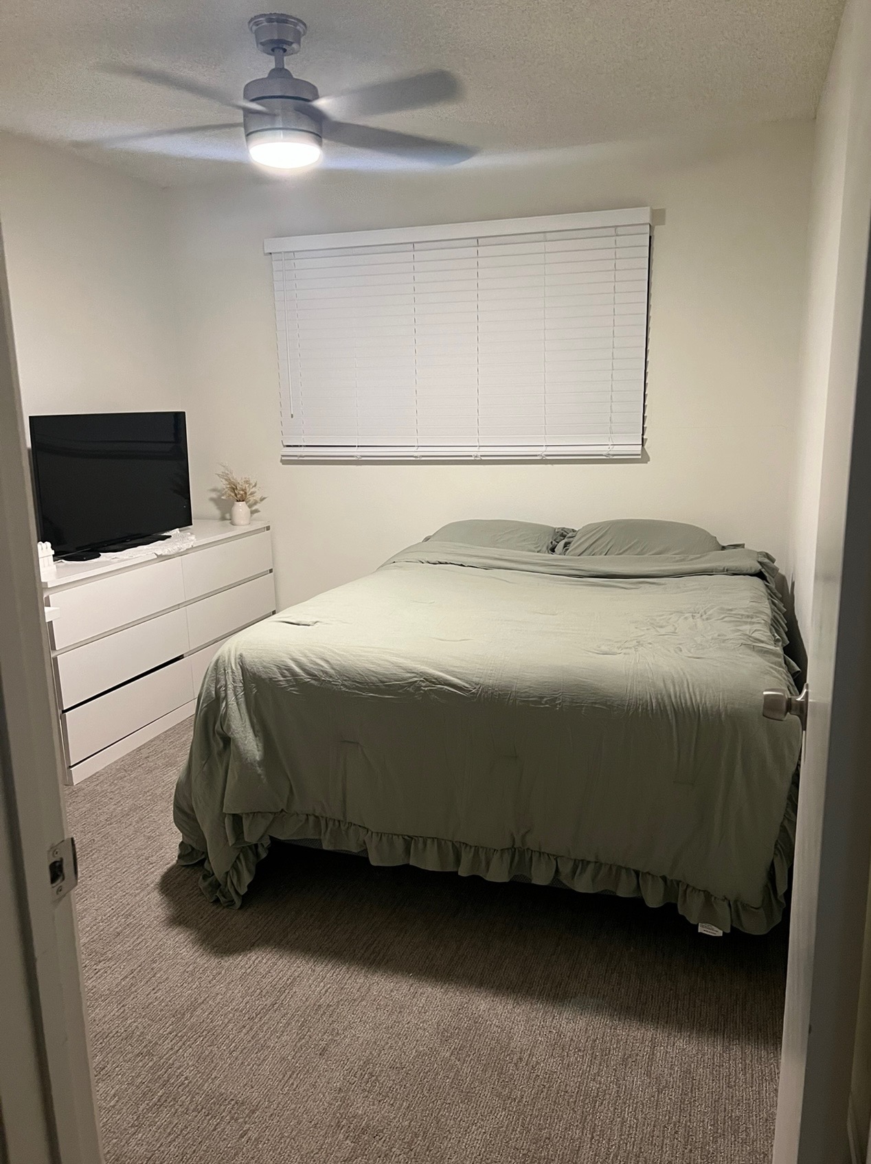 listing photo 1/5