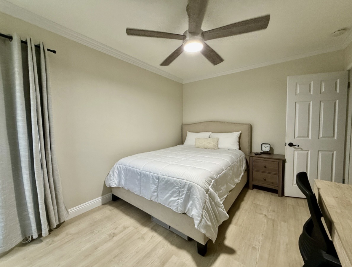 listing photo 3/6