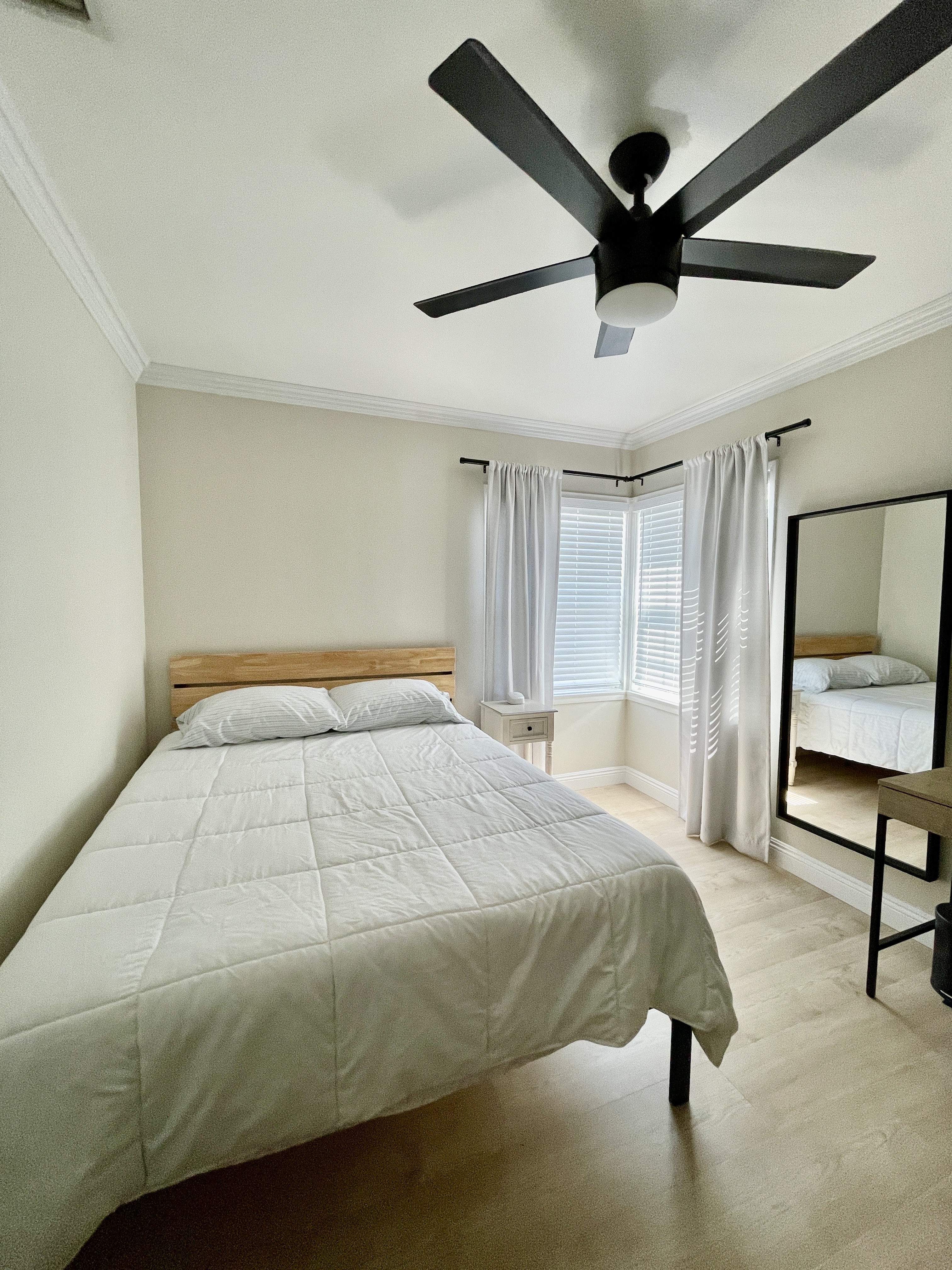 listing photo 1/9