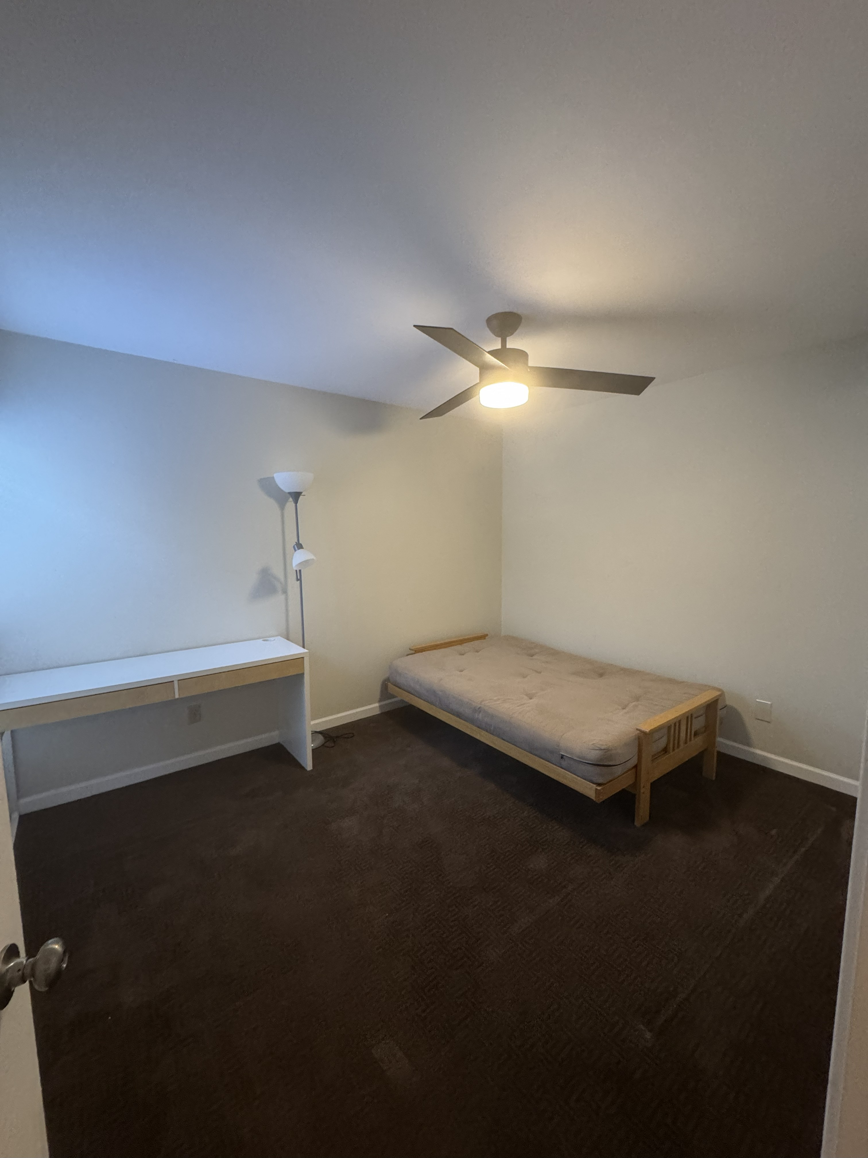 listing photo 1/3